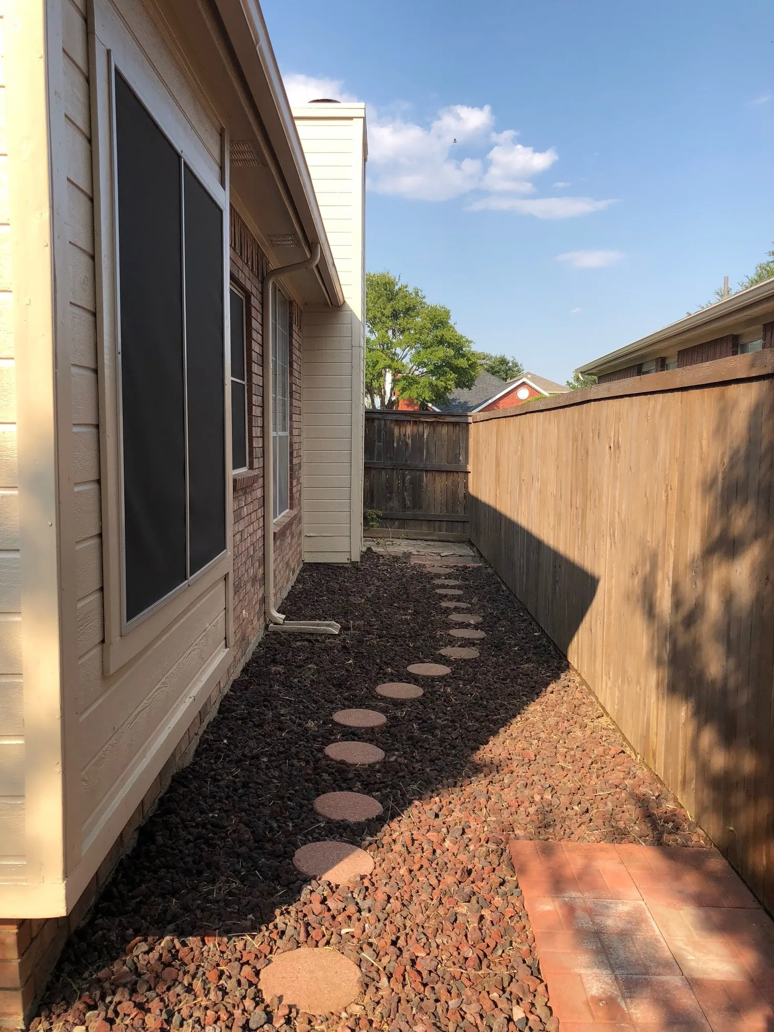 Single Family Residence For Sale in Tarrant County , 2118 Stoneridge Drive, Keller, Texas 76248, 3 Bedroom, 2 Bathroom, 2 Garage spaces, 1,595 Sqft, built in 1994, mls#21401808, Real Estate Agent in Keller, Homes For Sale in Tarrant county, Homes For Sale in Keller, Realtor in Keller Texas, Real Estate Brokerage Independent Realty Texas, Luminita Cordes Realtor