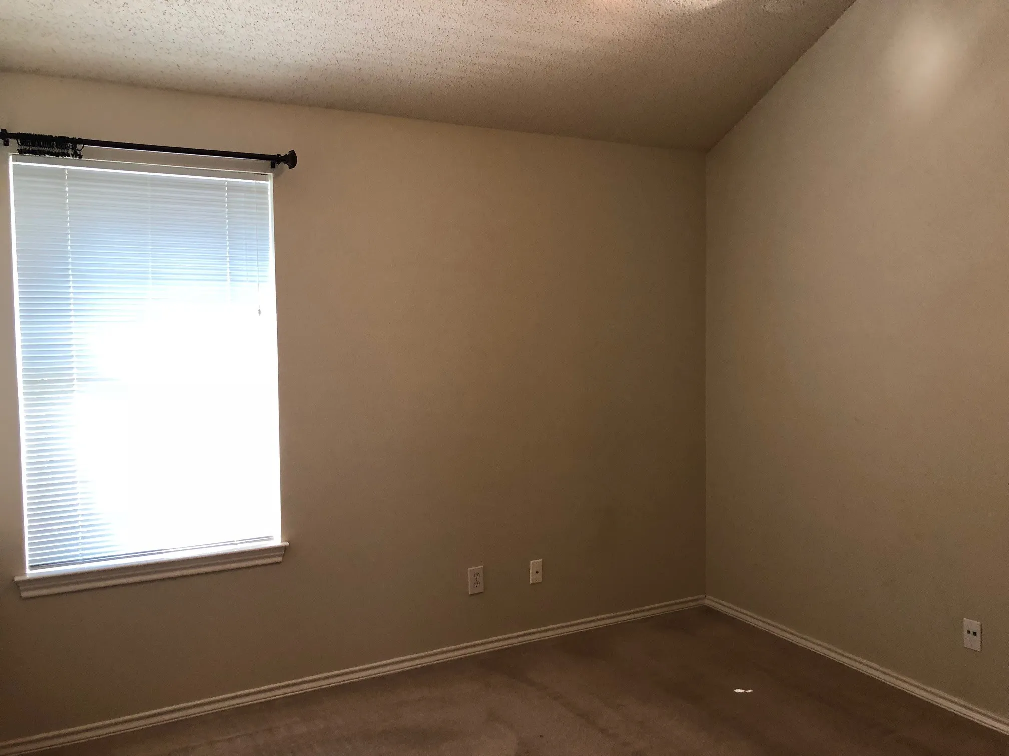 Single Family Residence For Sale in Tarrant County , 2118 Stoneridge Drive, Keller, Texas 76248, 3 Bedroom, 2 Bathroom, 2 Garage spaces, 1,595 Sqft, built in 1994, mls#21401808, Real Estate Agent in Keller, Homes For Sale in Tarrant county, Homes For Sale in Keller, Realtor in Keller Texas, Real Estate Brokerage Independent Realty Texas, Luminita Cordes Realtor
