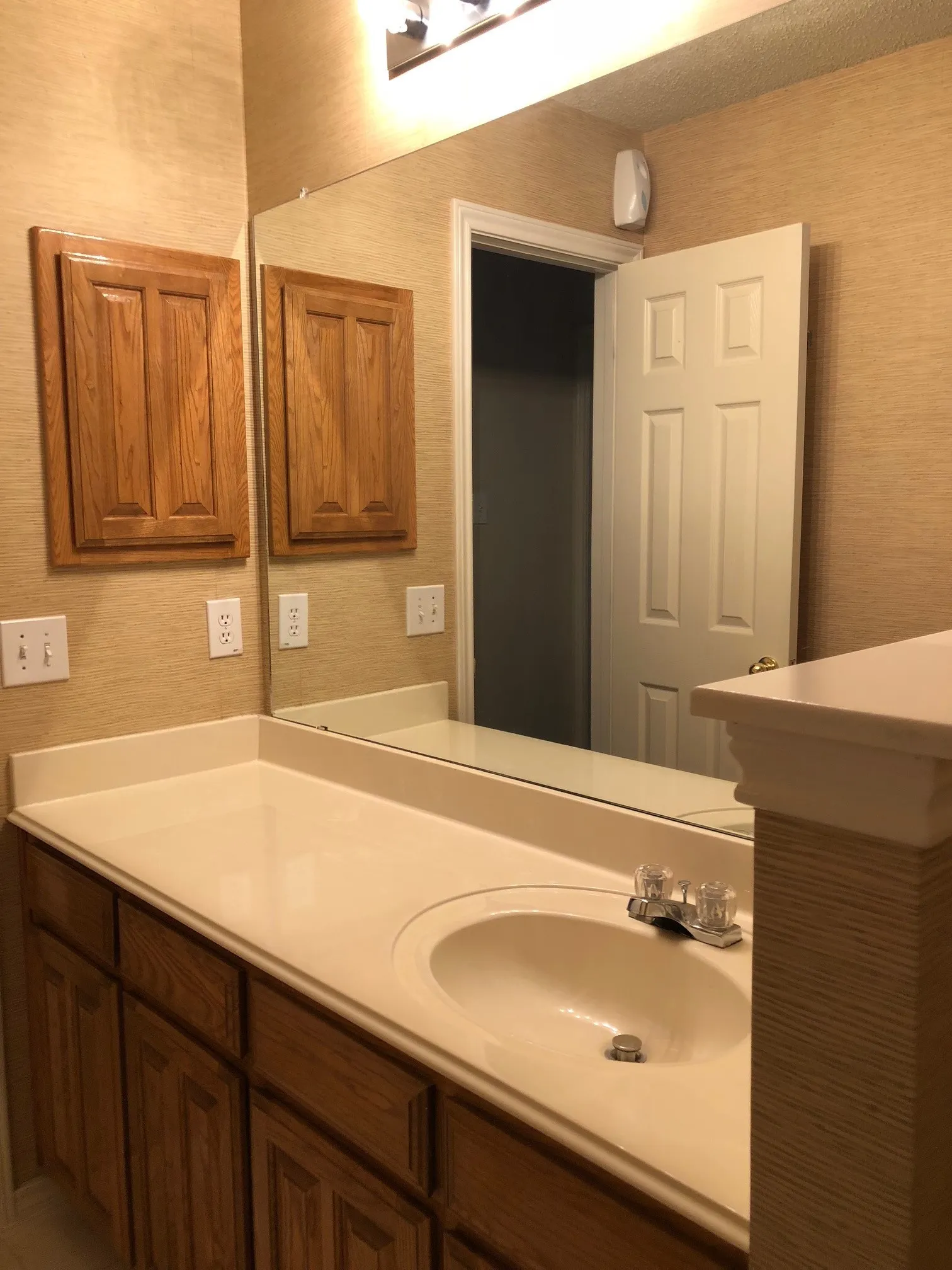 Single Family Residence For Sale in Tarrant County , 2118 Stoneridge Drive, Keller, Texas 76248, 3 Bedroom, 2 Bathroom, 2 Garage spaces, 1,595 Sqft, built in 1994, mls#21401808, Real Estate Agent in Keller, Homes For Sale in Tarrant county, Homes For Sale in Keller, Realtor in Keller Texas, Real Estate Brokerage Independent Realty Texas, Luminita Cordes Realtor