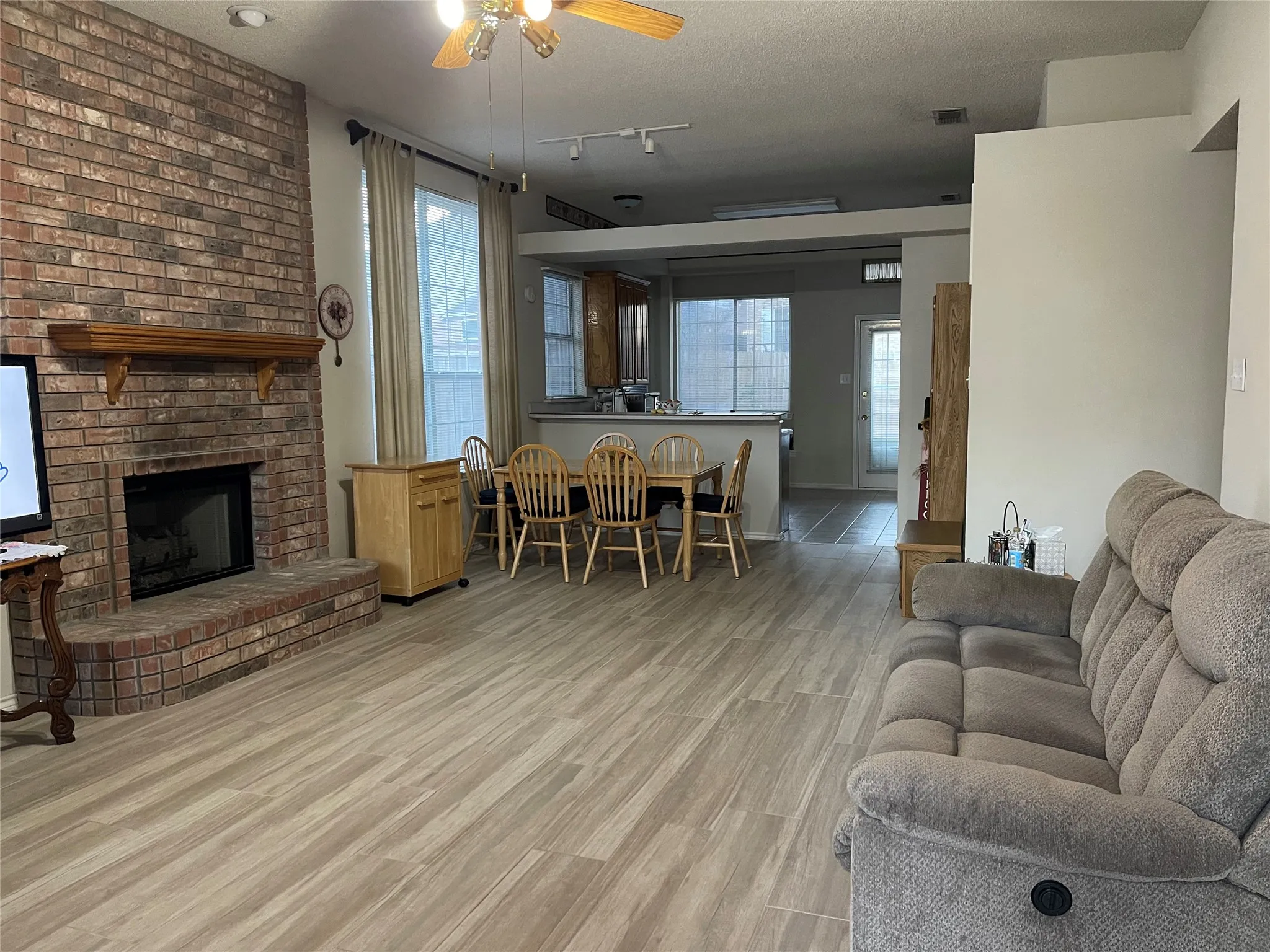 Single Family Residence For Sale in Tarrant County , 2118 Stoneridge Drive, Keller, Texas 76248, 3 Bedroom, 2 Bathroom, 2 Garage spaces, 1,595 Sqft, built in 1994, mls#21401808, Real Estate Agent in Keller, Homes For Sale in Tarrant county, Homes For Sale in Keller, Realtor in Keller Texas, Real Estate Brokerage Independent Realty Texas, Luminita Cordes Realtor
