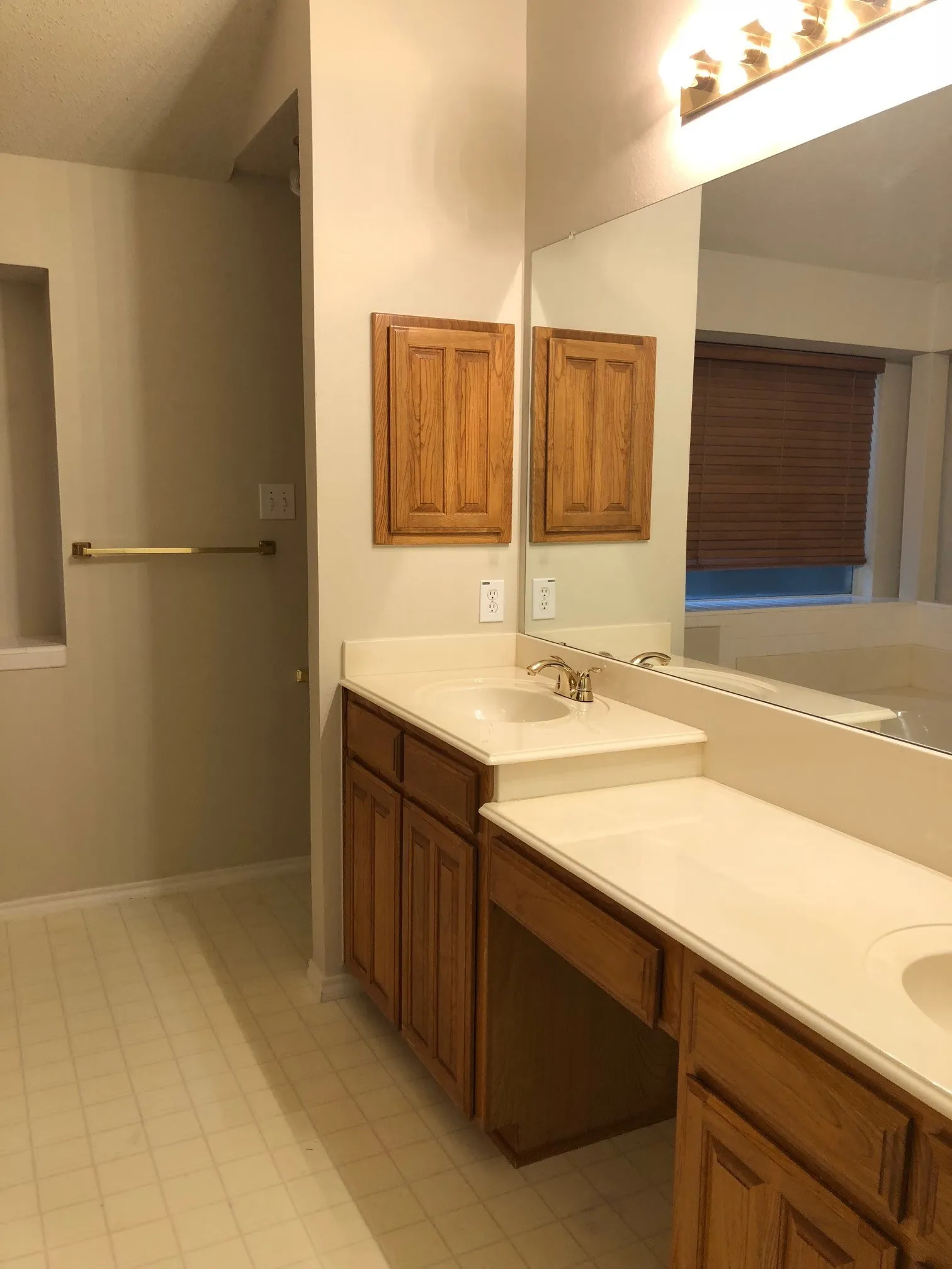 Single Family Residence For Sale in Tarrant County , 2118 Stoneridge Drive, Keller, Texas 76248, 3 Bedroom, 2 Bathroom, 2 Garage spaces, 1,595 Sqft, built in 1994, mls#21401808, Real Estate Agent in Keller, Homes For Sale in Tarrant county, Homes For Sale in Keller, Realtor in Keller Texas, Real Estate Brokerage Independent Realty Texas, Luminita Cordes Realtor