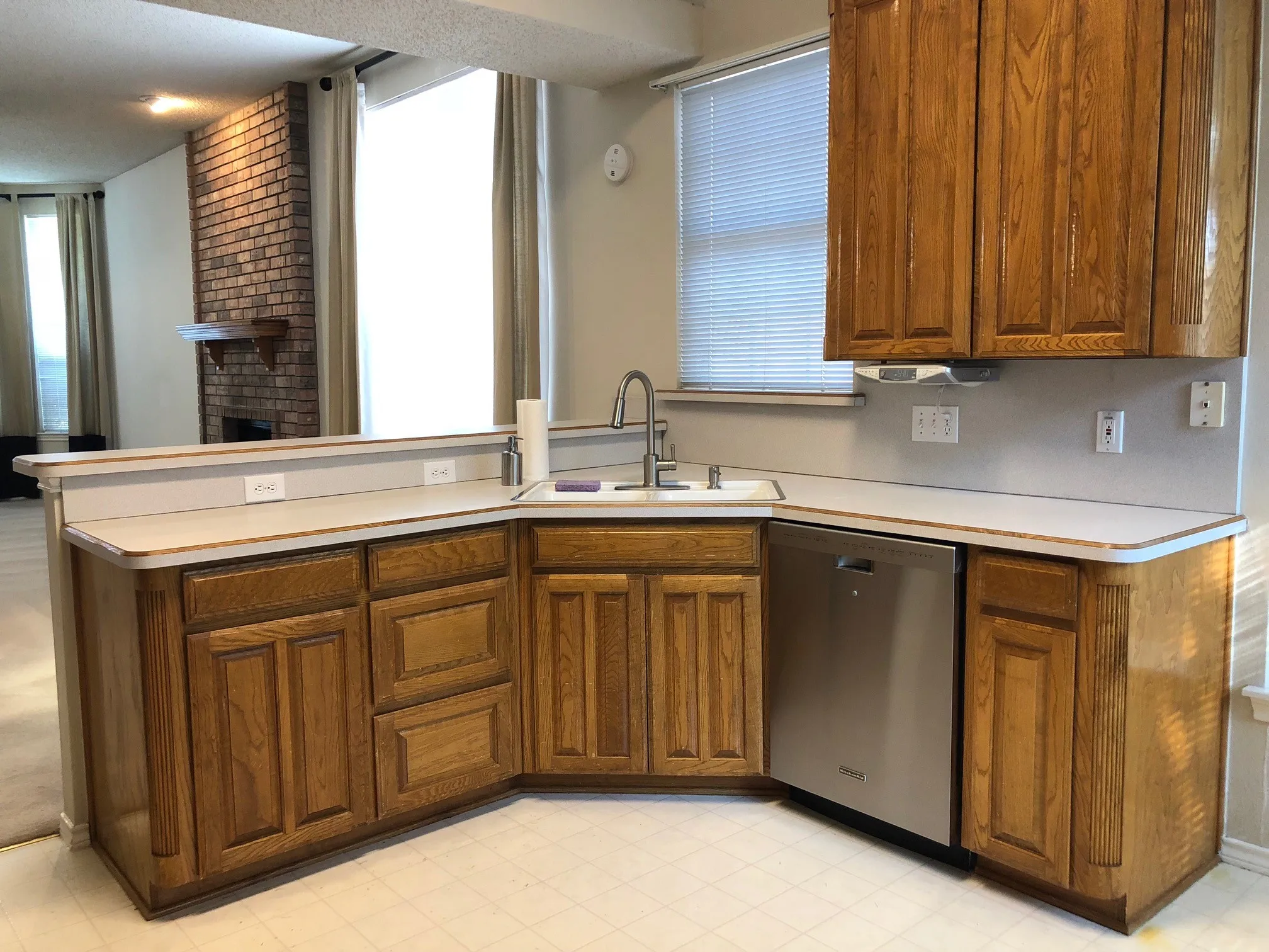 Single Family Residence For Sale in Tarrant County , 2118 Stoneridge Drive, Keller, Texas 76248, 3 Bedroom, 2 Bathroom, 2 Garage spaces, 1,595 Sqft, built in 1994, mls#21401808, Real Estate Agent in Keller, Homes For Sale in Tarrant county, Homes For Sale in Keller, Realtor in Keller Texas, Real Estate Brokerage Independent Realty Texas, Luminita Cordes Realtor