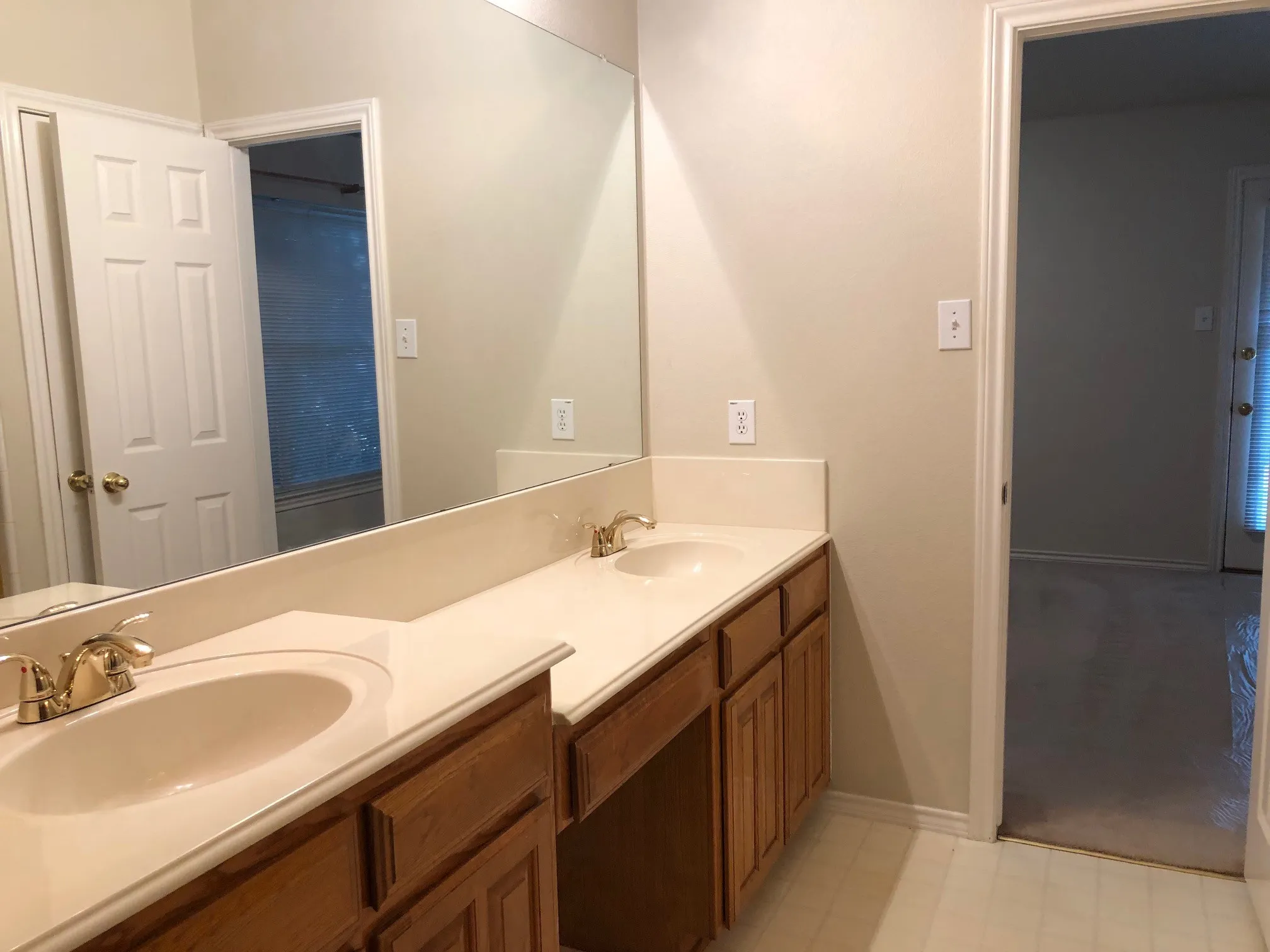 Single Family Residence For Sale in Tarrant County , 2118 Stoneridge Drive, Keller, Texas 76248, 3 Bedroom, 2 Bathroom, 2 Garage spaces, 1,595 Sqft, built in 1994, mls#21401808, Real Estate Agent in Keller, Homes For Sale in Tarrant county, Homes For Sale in Keller, Realtor in Keller Texas, Real Estate Brokerage Independent Realty Texas, Luminita Cordes Realtor