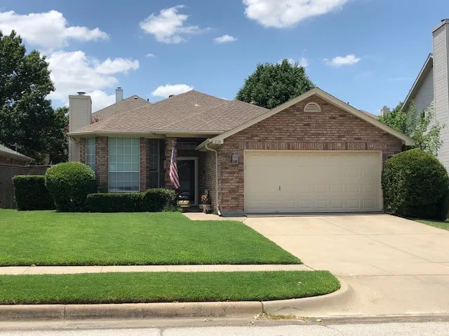 Single Family Residence For Sale in Tarrant County , 2118 Stoneridge Drive, Keller, Texas 76248, 3 Bedroom, 2 Bathroom, 2 Garage spaces, 1,595 Sqft, built in 1994, mls#21401808, Real Estate Agent in Keller, Homes For Sale in Tarrant county, Homes For Sale in Keller, Realtor in Keller Texas, Real Estate Brokerage Independent Realty Texas, Luminita Cordes Realtor