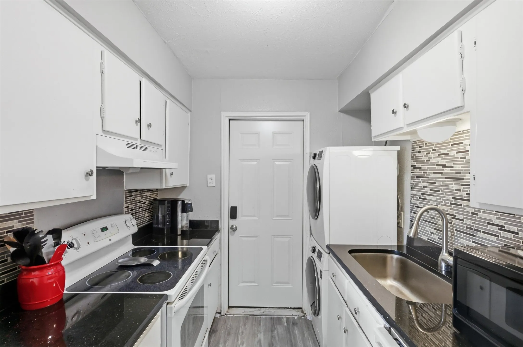 Townhouse For Sale in Dallas County , 13915 Brookgreen Drive, Dallas, Texas 75240, 2 Bedroom, 2 Bathroom, Garage spaces, 937 Sqft, built in 1969, mls#21393473, Real Estate Agent in Dallas, Homes For Sale in Dallas county, Homes For Sale in Dallas, Realtor in Dallas Texas, Real Estate Brokerage Independent Realty Texas, Luminita Cordes Realtor