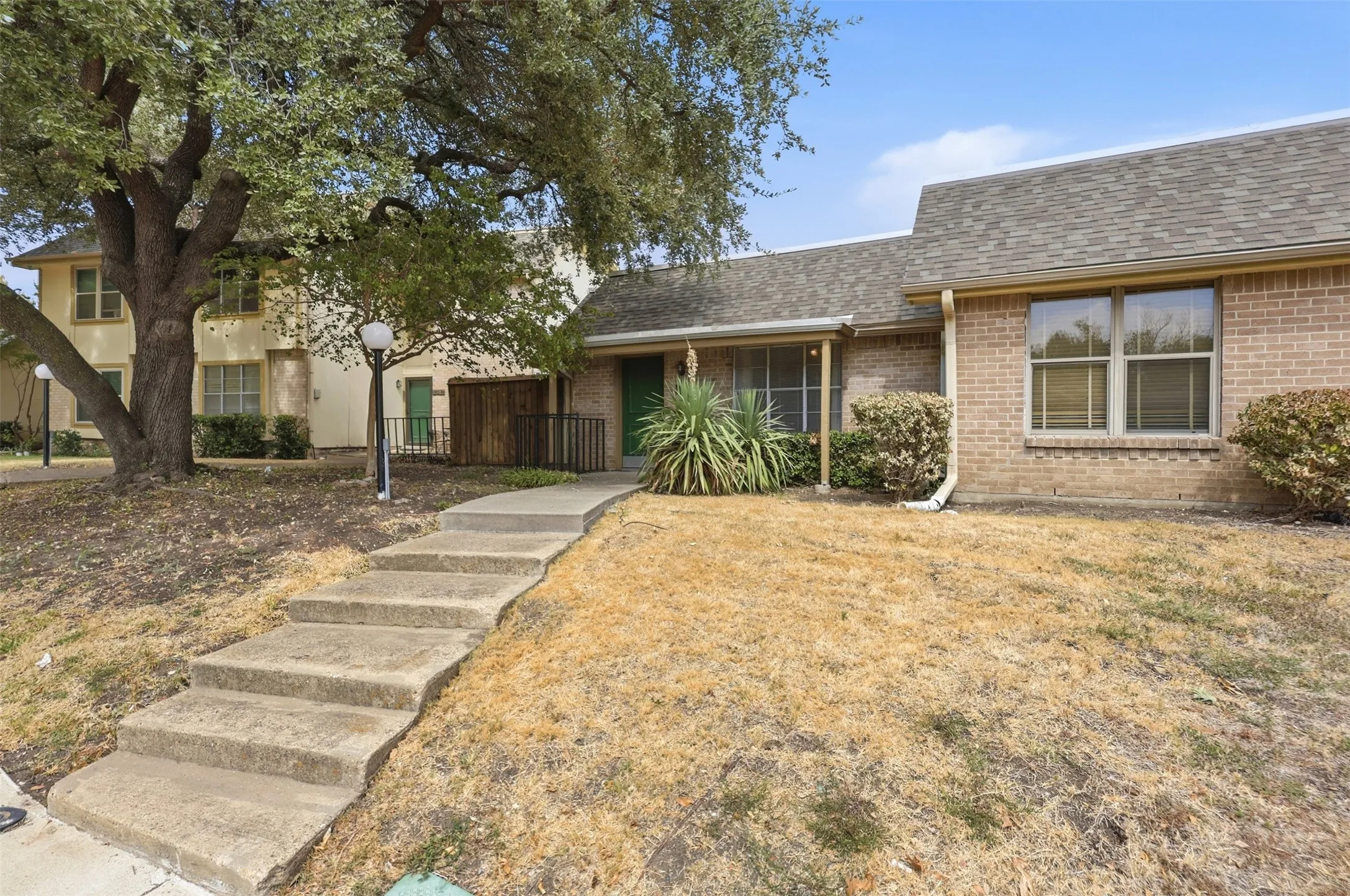 Townhouse For Sale in Dallas County , 13915 Brookgreen Drive, Dallas, Texas 75240, 2 Bedroom, 2 Bathroom, Garage spaces, 937 Sqft, built in 1969, mls#21393473, Real Estate Agent in Dallas, Homes For Sale in Dallas county, Homes For Sale in Dallas, Realtor in Dallas Texas, Real Estate Brokerage Independent Realty Texas, Luminita Cordes Realtor