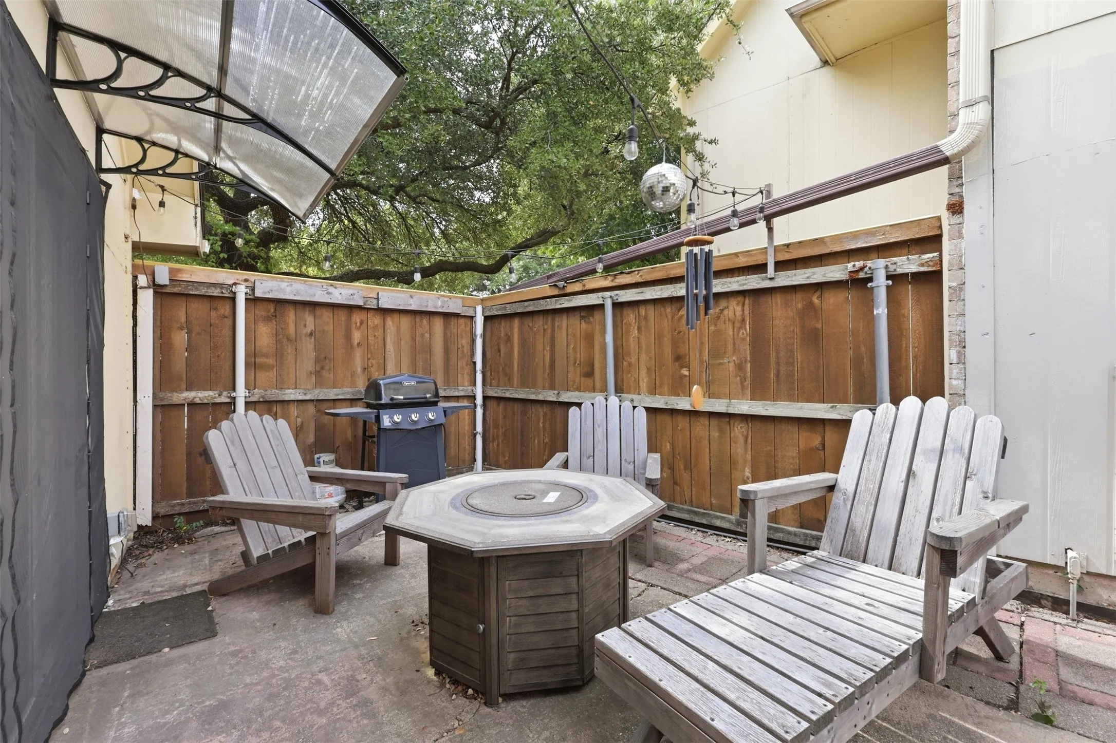 Townhouse For Sale in Dallas County , 13915 Brookgreen Drive, Dallas, Texas 75240, 2 Bedroom, 2 Bathroom, Garage spaces, 937 Sqft, built in 1969, mls#21393473, Real Estate Agent in Dallas, Homes For Sale in Dallas county, Homes For Sale in Dallas, Realtor in Dallas Texas, Real Estate Brokerage Independent Realty Texas, Luminita Cordes Realtor