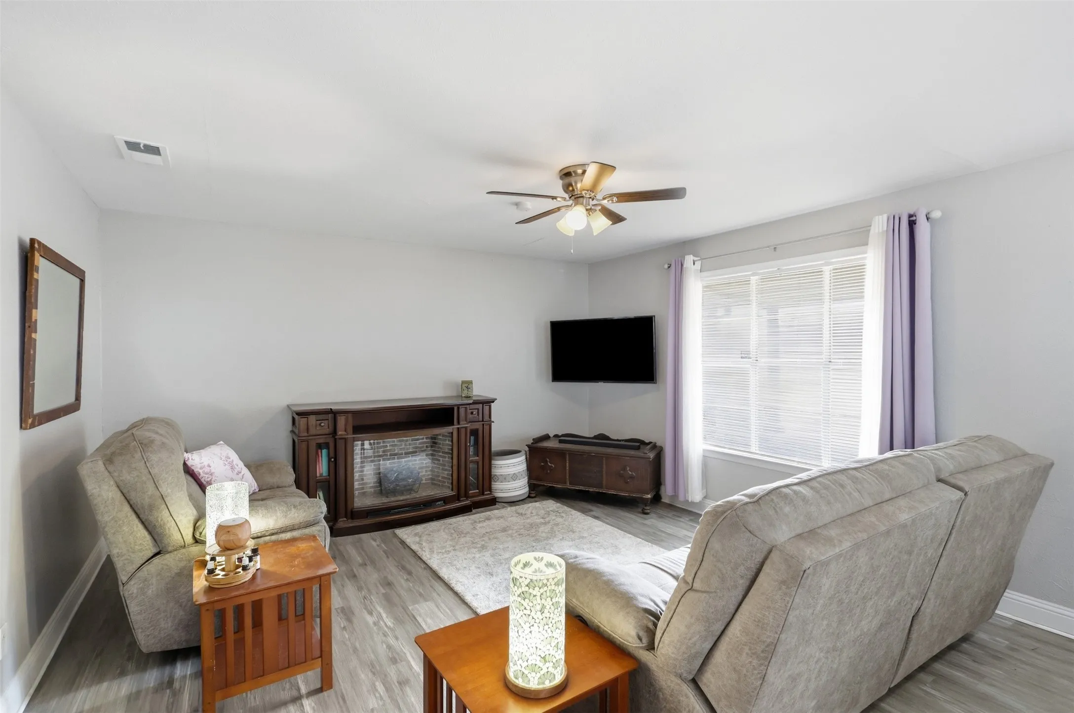 Townhouse For Sale in Dallas County , 13915 Brookgreen Drive, Dallas, Texas 75240, 2 Bedroom, 2 Bathroom, Garage spaces, 937 Sqft, built in 1969, mls#21393473, Real Estate Agent in Dallas, Homes For Sale in Dallas county, Homes For Sale in Dallas, Realtor in Dallas Texas, Real Estate Brokerage Independent Realty Texas, Luminita Cordes Realtor