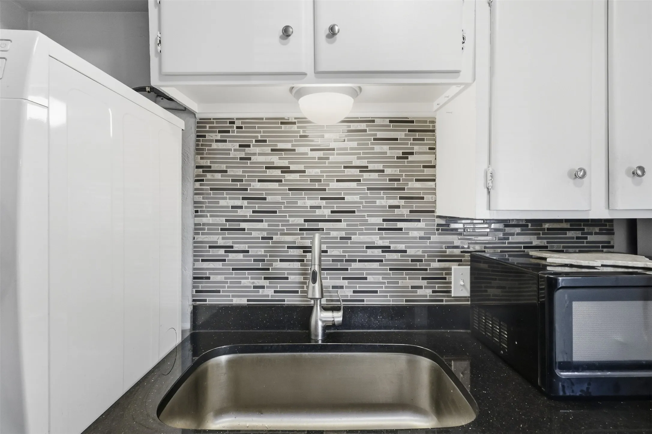 Townhouse For Sale in Dallas County , 13915 Brookgreen Drive, Dallas, Texas 75240, 2 Bedroom, 2 Bathroom, Garage spaces, 937 Sqft, built in 1969, mls#21393473, Real Estate Agent in Dallas, Homes For Sale in Dallas county, Homes For Sale in Dallas, Realtor in Dallas Texas, Real Estate Brokerage Independent Realty Texas, Luminita Cordes Realtor