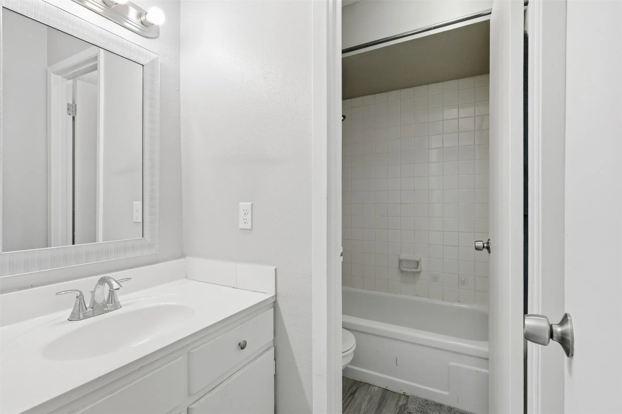 Townhouse For Sale in Dallas County , 13915 Brookgreen Drive, Dallas, Texas 75240, 2 Bedroom, 2 Bathroom, Garage spaces, 937 Sqft, built in 1969, mls#21393473, Real Estate Agent in Dallas, Homes For Sale in Dallas county, Homes For Sale in Dallas, Realtor in Dallas Texas, Real Estate Brokerage Independent Realty Texas, Luminita Cordes Realtor