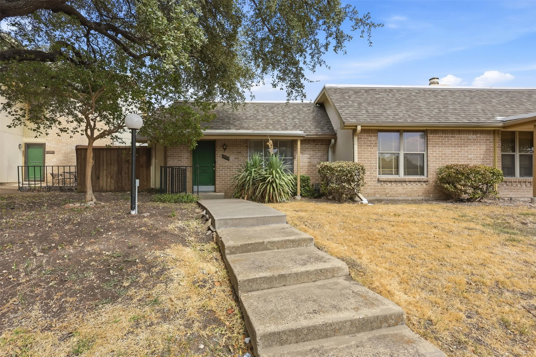 Townhouse For Sale in Dallas County , 13915 Brookgreen Drive, Dallas, Texas 75240, 2 Bedroom, 2 Bathroom, Garage spaces, 937 Sqft, built in 1969, mls#21393473, Real Estate Agent in Dallas, Homes For Sale in Dallas county, Homes For Sale in Dallas, Realtor in Dallas Texas, Real Estate Brokerage Independent Realty Texas, Luminita Cordes Realtor