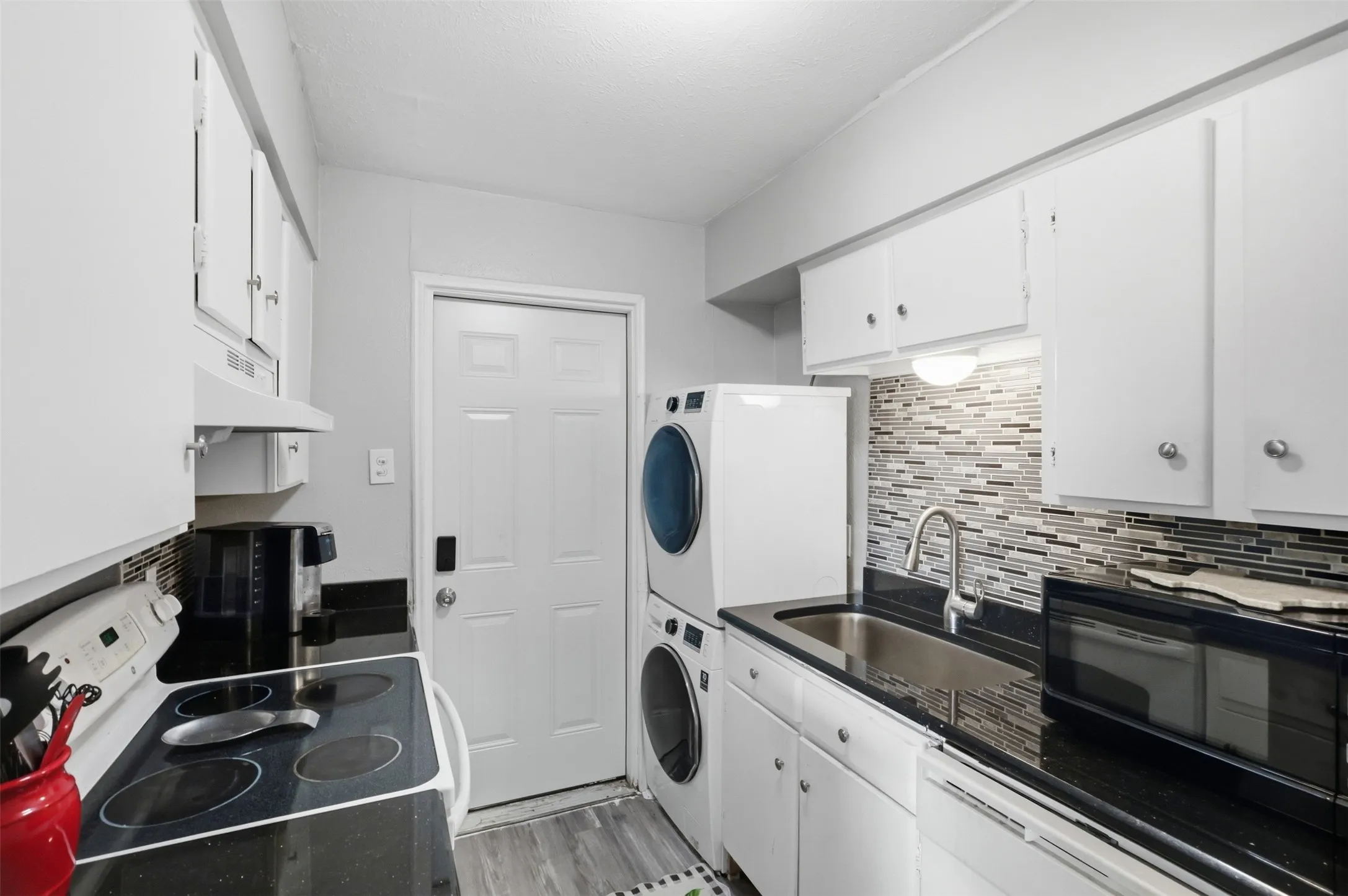 Townhouse For Sale in Dallas County , 13915 Brookgreen Drive, Dallas, Texas 75240, 2 Bedroom, 2 Bathroom, Garage spaces, 937 Sqft, built in 1969, mls#21393473, Real Estate Agent in Dallas, Homes For Sale in Dallas county, Homes For Sale in Dallas, Realtor in Dallas Texas, Real Estate Brokerage Independent Realty Texas, Luminita Cordes Realtor