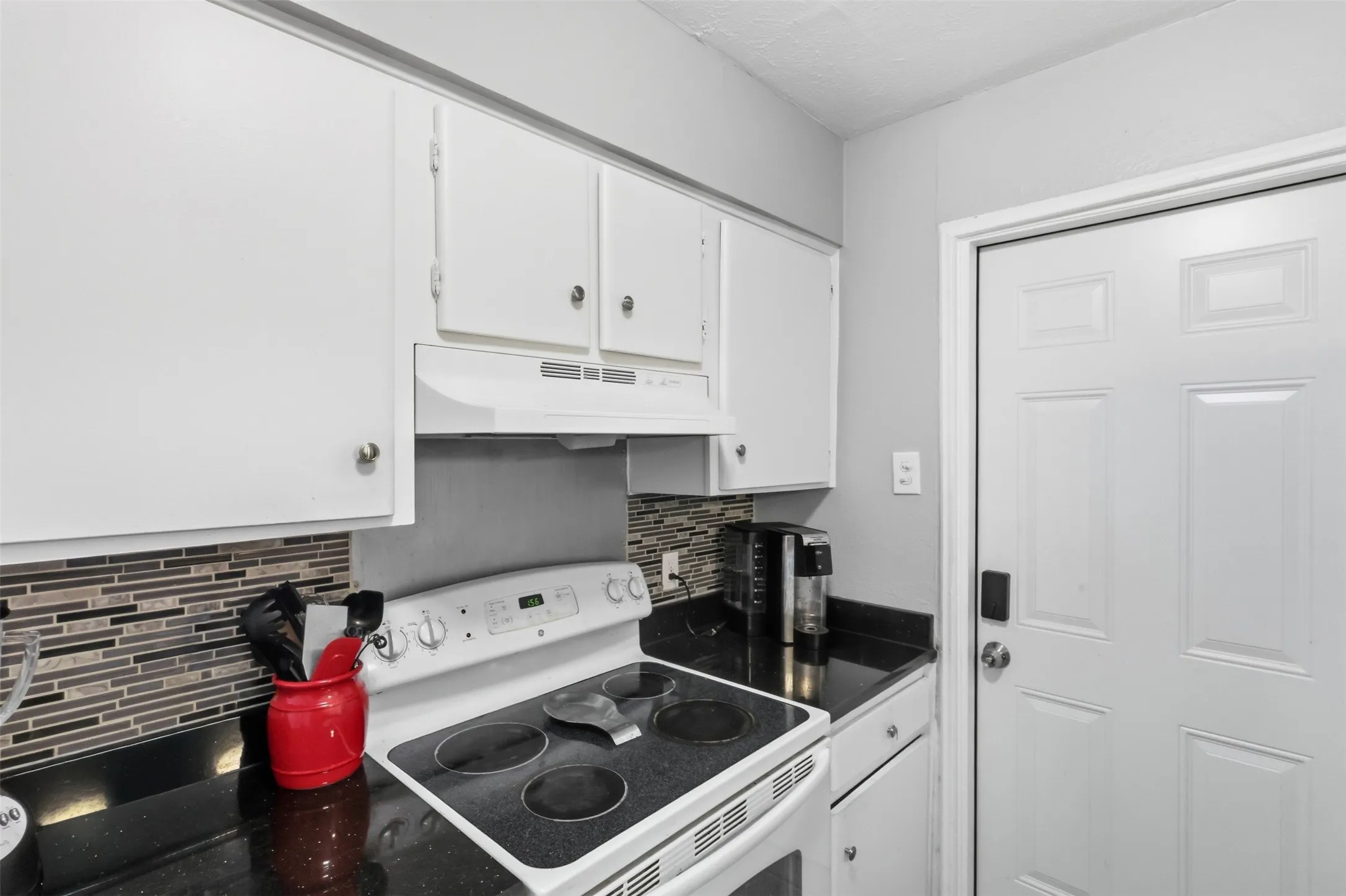 Townhouse For Sale in Dallas County , 13915 Brookgreen Drive, Dallas, Texas 75240, 2 Bedroom, 2 Bathroom, Garage spaces, 937 Sqft, built in 1969, mls#21393473, Real Estate Agent in Dallas, Homes For Sale in Dallas county, Homes For Sale in Dallas, Realtor in Dallas Texas, Real Estate Brokerage Independent Realty Texas, Luminita Cordes Realtor