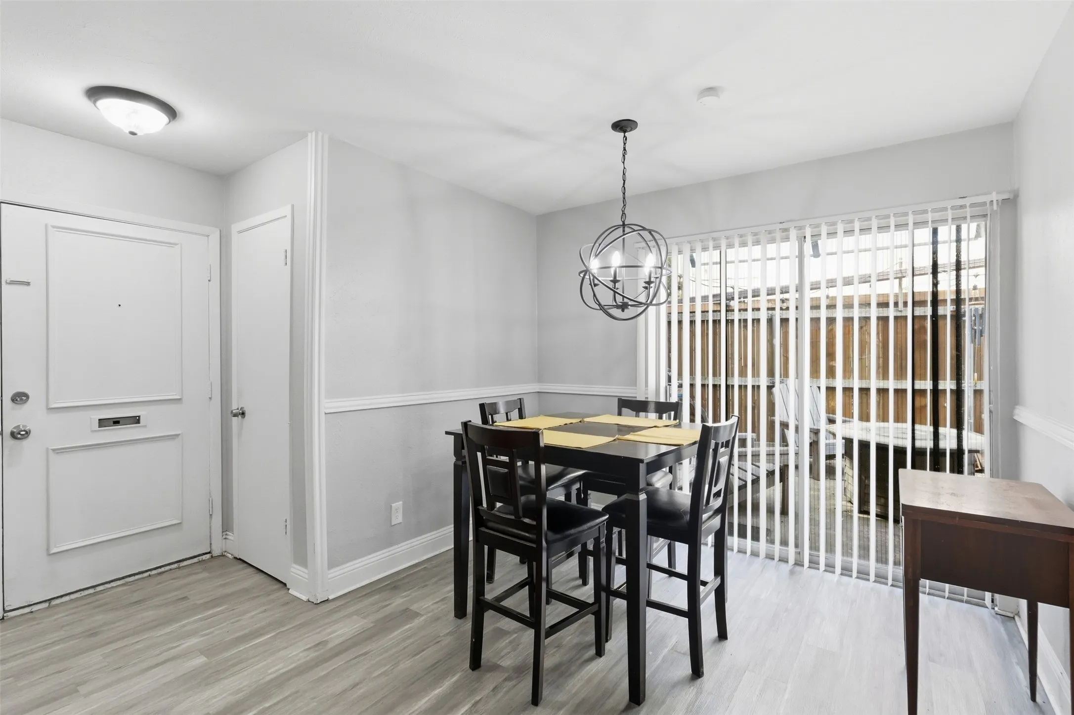 Townhouse For Sale in Dallas County , 13915 Brookgreen Drive, Dallas, Texas 75240, 2 Bedroom, 2 Bathroom, Garage spaces, 937 Sqft, built in 1969, mls#21393473, Real Estate Agent in Dallas, Homes For Sale in Dallas county, Homes For Sale in Dallas, Realtor in Dallas Texas, Real Estate Brokerage Independent Realty Texas, Luminita Cordes Realtor