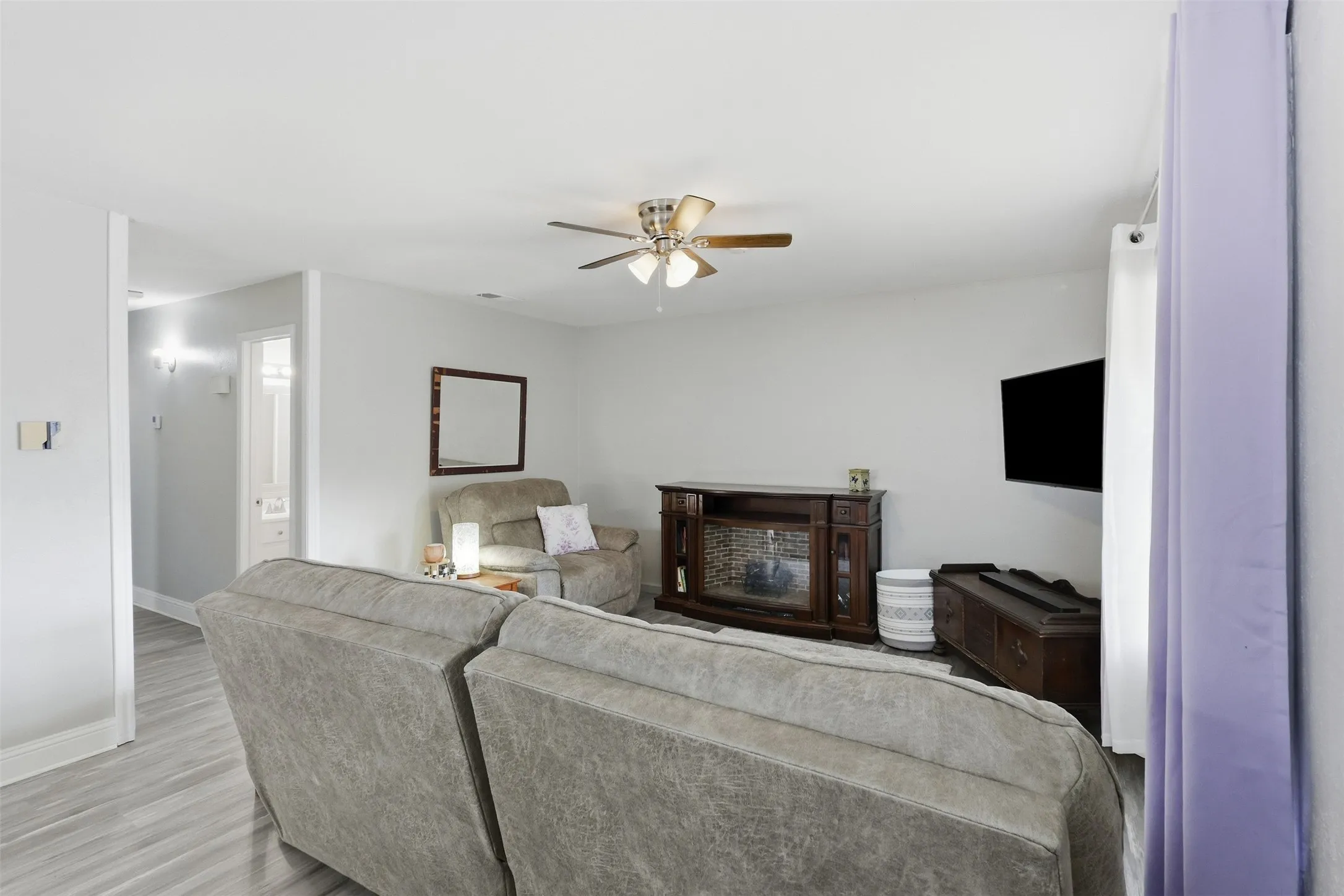 Townhouse For Sale in Dallas County , 13915 Brookgreen Drive, Dallas, Texas 75240, 2 Bedroom, 2 Bathroom, Garage spaces, 937 Sqft, built in 1969, mls#21393473, Real Estate Agent in Dallas, Homes For Sale in Dallas county, Homes For Sale in Dallas, Realtor in Dallas Texas, Real Estate Brokerage Independent Realty Texas, Luminita Cordes Realtor