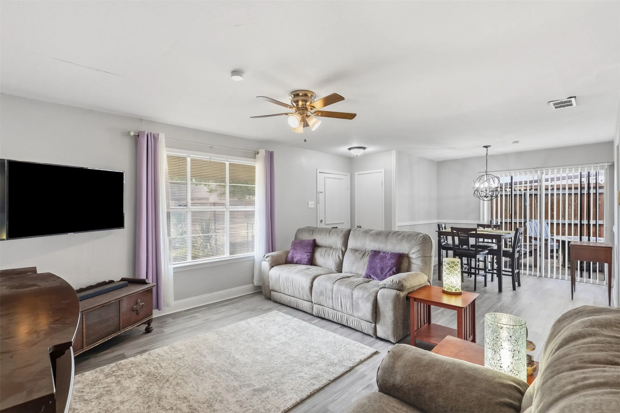 Townhouse For Sale in Dallas County , 13915 Brookgreen Drive, Dallas, Texas 75240, 2 Bedroom, 2 Bathroom, Garage spaces, 937 Sqft, built in 1969, mls#21393473, Real Estate Agent in Dallas, Homes For Sale in Dallas county, Homes For Sale in Dallas, Realtor in Dallas Texas, Real Estate Brokerage Independent Realty Texas, Luminita Cordes Realtor