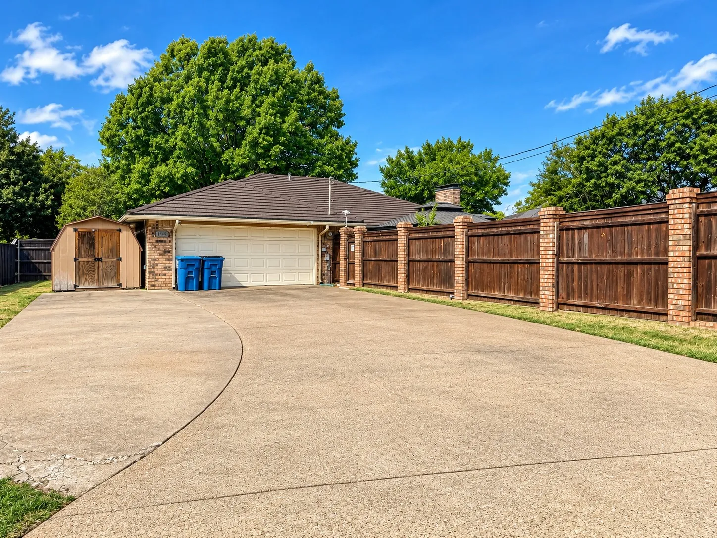 Single Family Residence For Sale in Dallas County , 1340 Marble Canyon Drive, De Soto, Texas 75115, 3 Bedroom, 3 Bathroom, 2 Garage spaces, 2,800 Sqft, built in 1979, mls#21401813, Real Estate Agent in De Soto, Homes For Sale in Dallas county, Homes For Sale in De Soto, Realtor in De Soto Texas, Real Estate Brokerage Independent Realty Texas, Luminita Cordes Realtor