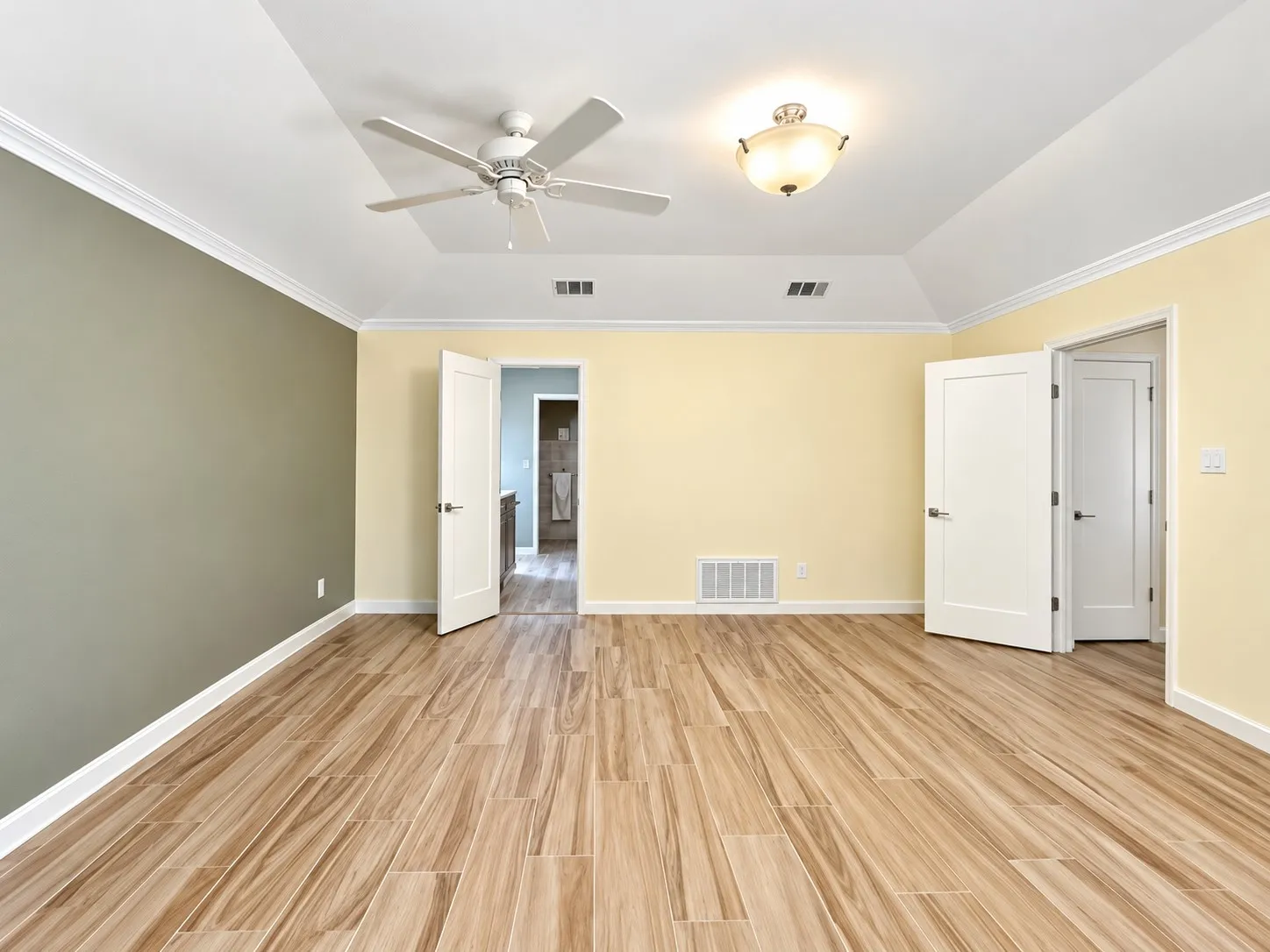 Single Family Residence For Sale in Dallas County , 1340 Marble Canyon Drive, De Soto, Texas 75115, 3 Bedroom, 3 Bathroom, 2 Garage spaces, 2,800 Sqft, built in 1979, mls#21401813, Real Estate Agent in De Soto, Homes For Sale in Dallas county, Homes For Sale in De Soto, Realtor in De Soto Texas, Real Estate Brokerage Independent Realty Texas, Luminita Cordes Realtor