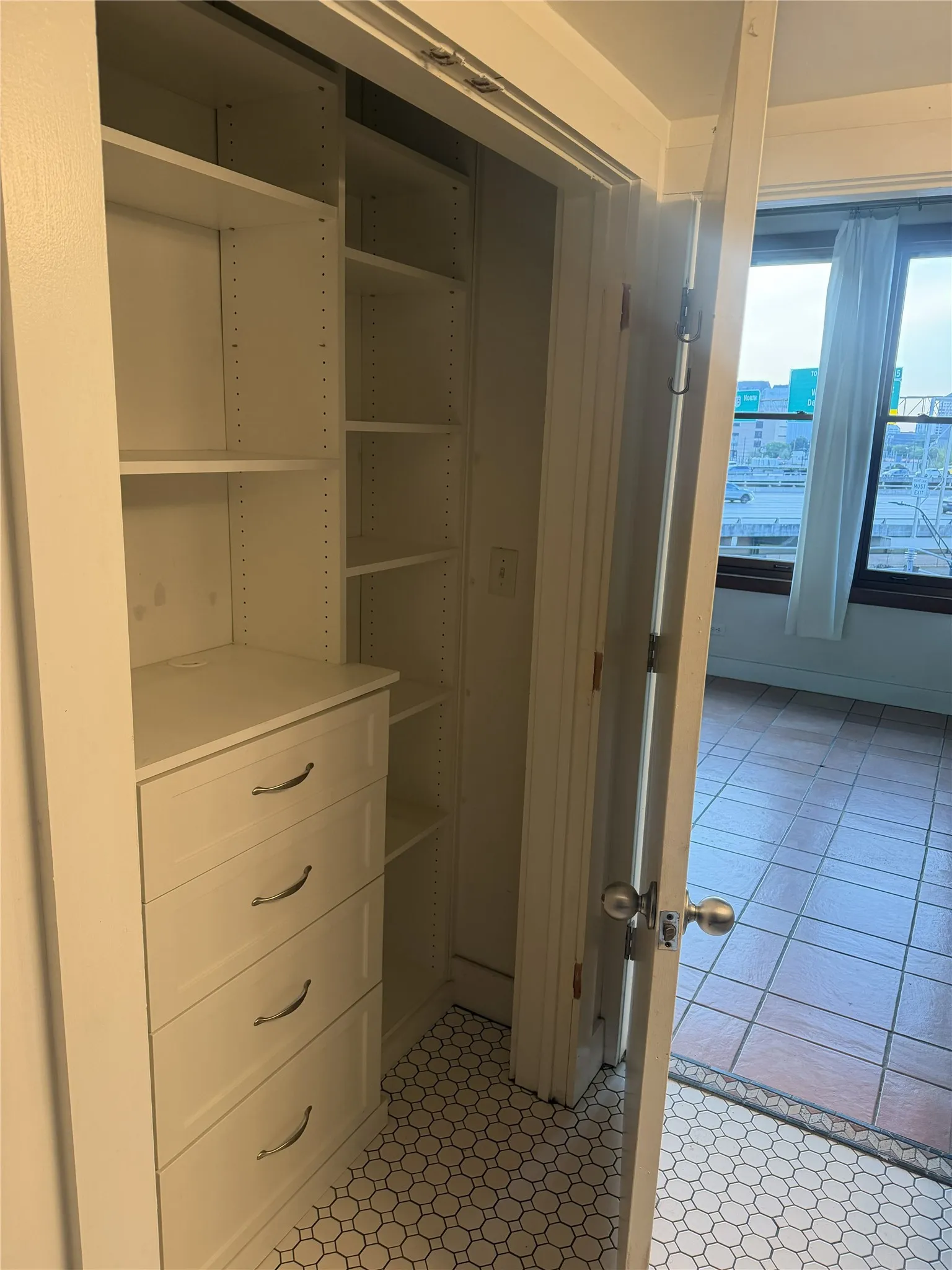 Condominium For Sale in Dallas County , 2502 Live Oak 301, Dallas, Texas 75204, 1 Bedroom, 1 Bathroom, 2 Garage spaces, 851 Sqft, built in 1998, mls#21401818, Real Estate Agent in Dallas, Homes For Sale in Dallas county, Homes For Sale in Dallas, Realtor in Dallas Texas, Real Estate Brokerage Independent Realty Texas, Luminita Cordes Realtor