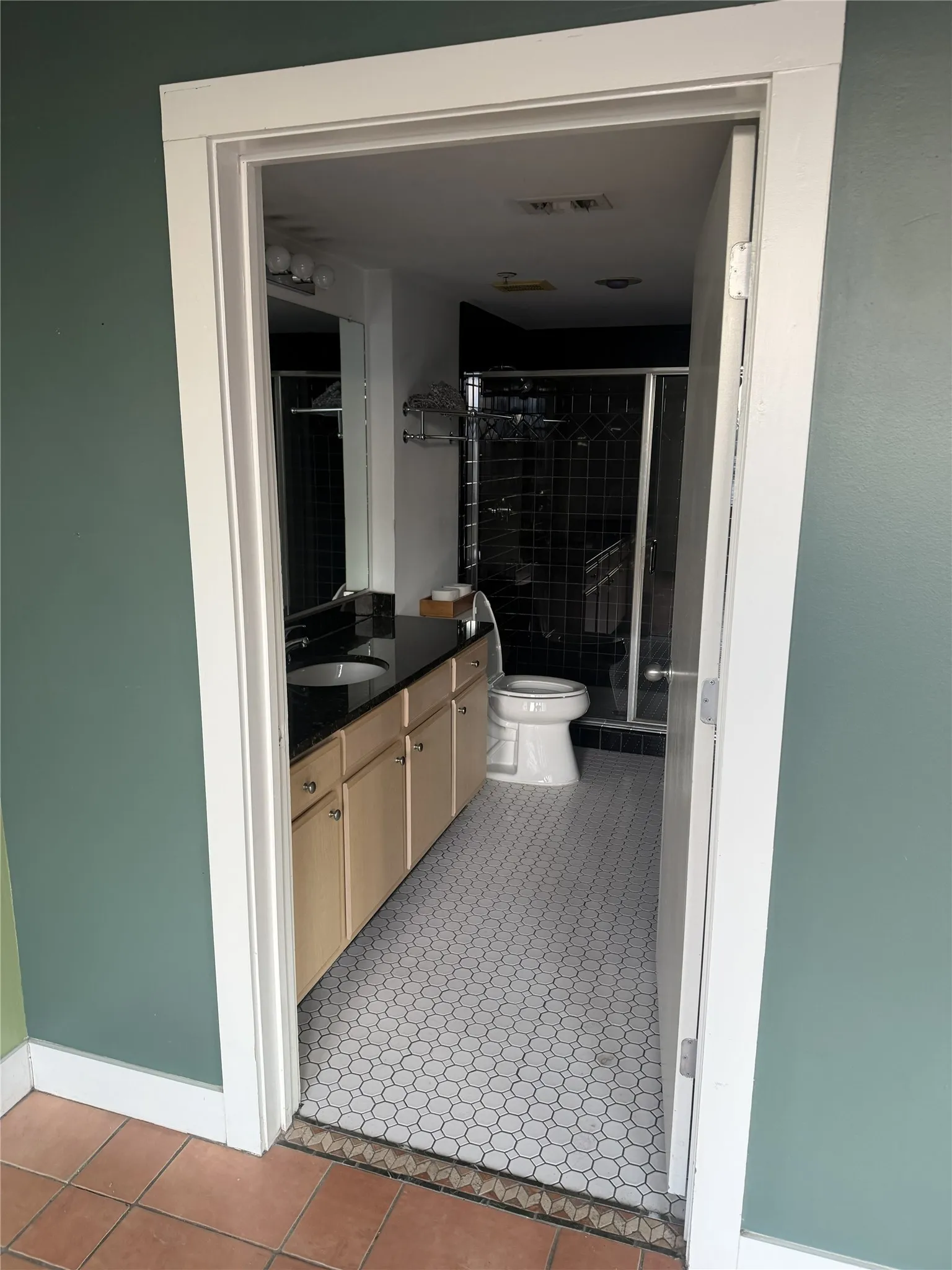 Condominium For Sale in Dallas County , 2502 Live Oak 301, Dallas, Texas 75204, 1 Bedroom, 1 Bathroom, 2 Garage spaces, 851 Sqft, built in 1998, mls#21401818, Real Estate Agent in Dallas, Homes For Sale in Dallas county, Homes For Sale in Dallas, Realtor in Dallas Texas, Real Estate Brokerage Independent Realty Texas, Luminita Cordes Realtor