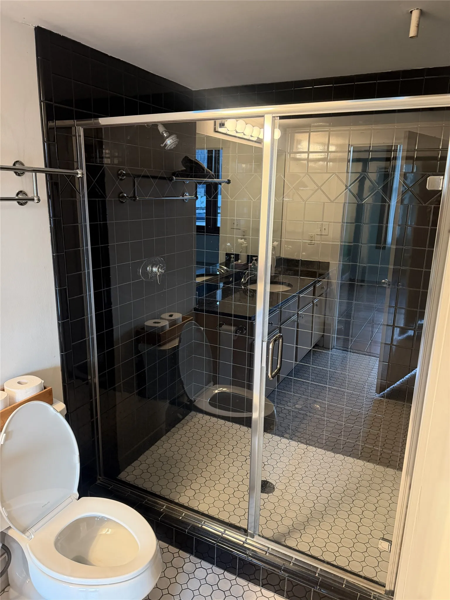 Condominium For Sale in Dallas County , 2502 Live Oak 301, Dallas, Texas 75204, 1 Bedroom, 1 Bathroom, 2 Garage spaces, 851 Sqft, built in 1998, mls#21401818, Real Estate Agent in Dallas, Homes For Sale in Dallas county, Homes For Sale in Dallas, Realtor in Dallas Texas, Real Estate Brokerage Independent Realty Texas, Luminita Cordes Realtor
