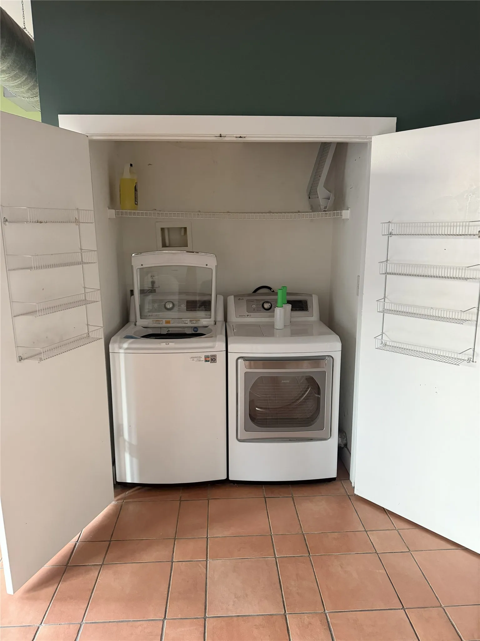 Condominium For Sale in Dallas County , 2502 Live Oak 301, Dallas, Texas 75204, 1 Bedroom, 1 Bathroom, 2 Garage spaces, 851 Sqft, built in 1998, mls#21401818, Real Estate Agent in Dallas, Homes For Sale in Dallas county, Homes For Sale in Dallas, Realtor in Dallas Texas, Real Estate Brokerage Independent Realty Texas, Luminita Cordes Realtor