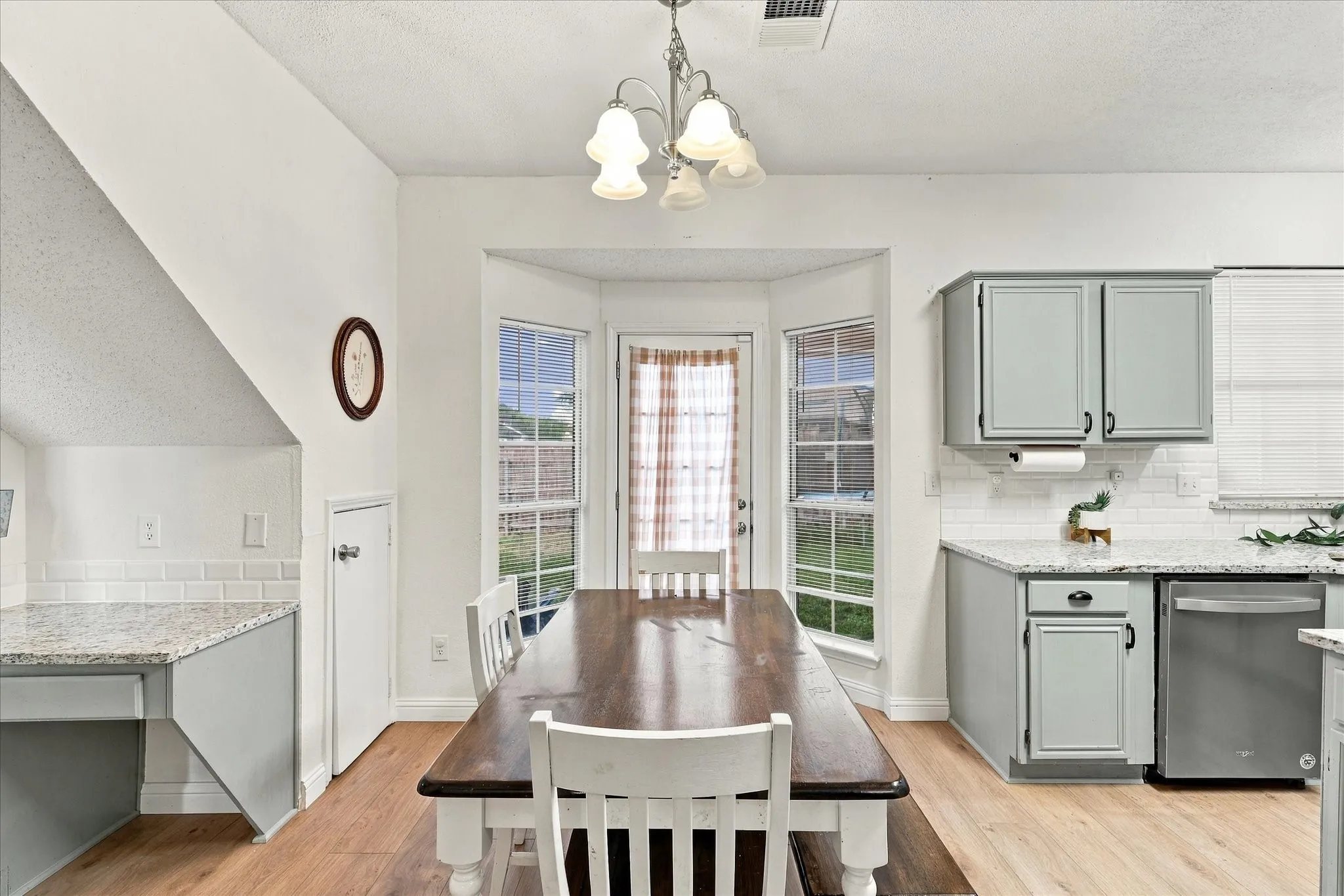 Single Family Residence For Sale in Tarrant County , 4323 Briar Hill Drive, Grand Prairie, Texas 75052, 3 Bedroom, 3 Bathroom, 2 Garage spaces, 2,036 Sqft, built in 1990, mls#21399930, Real Estate Agent in Grand Prairie, Homes For Sale in Tarrant county, Homes For Sale in Grand Prairie, Realtor in Grand Prairie Texas, Real Estate Brokerage Independent Realty Texas, Luminita Cordes Realtor