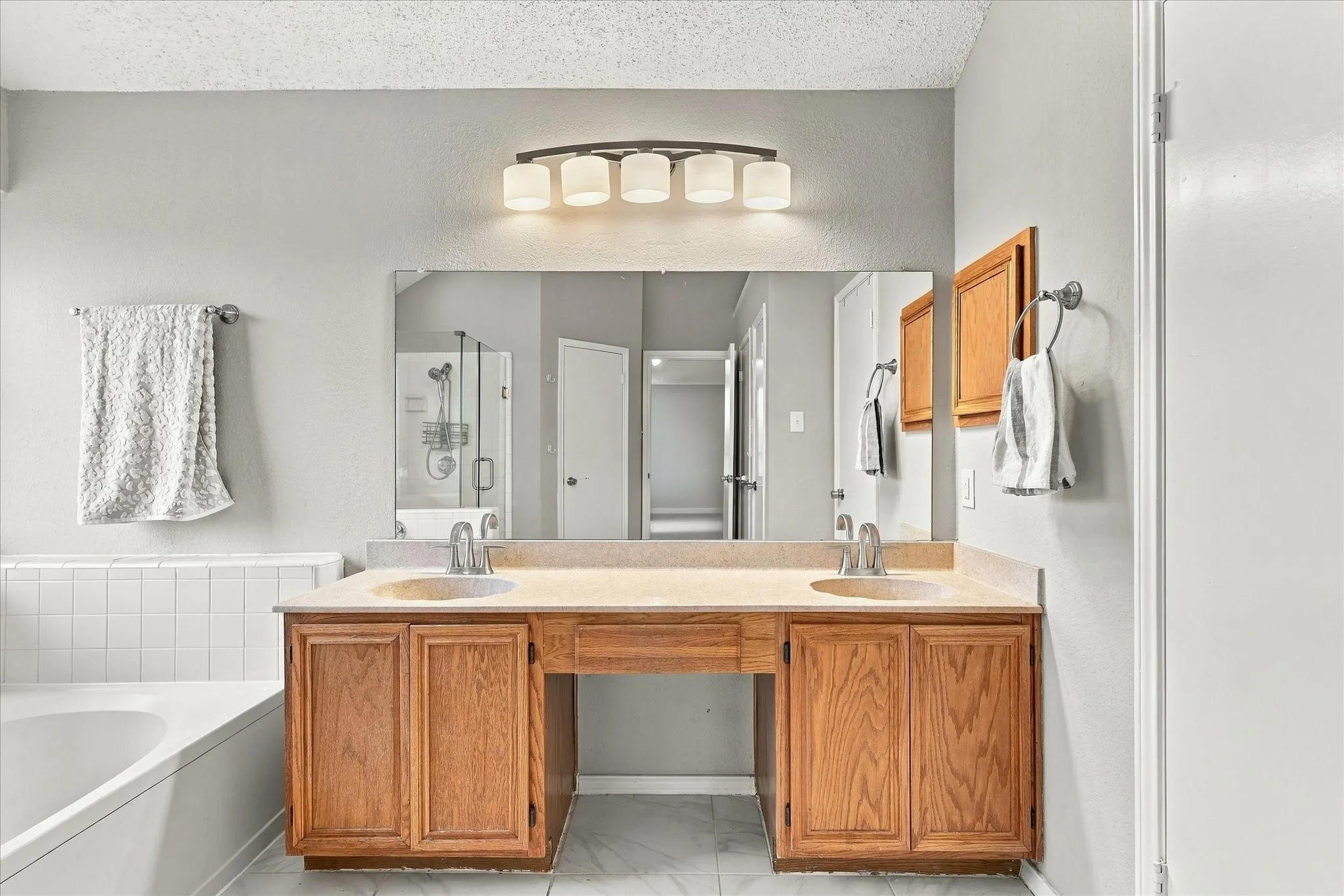 Single Family Residence For Sale in Tarrant County , 4323 Briar Hill Drive, Grand Prairie, Texas 75052, 3 Bedroom, 3 Bathroom, 2 Garage spaces, 2,036 Sqft, built in 1990, mls#21399930, Real Estate Agent in Grand Prairie, Homes For Sale in Tarrant county, Homes For Sale in Grand Prairie, Realtor in Grand Prairie Texas, Real Estate Brokerage Independent Realty Texas, Luminita Cordes Realtor