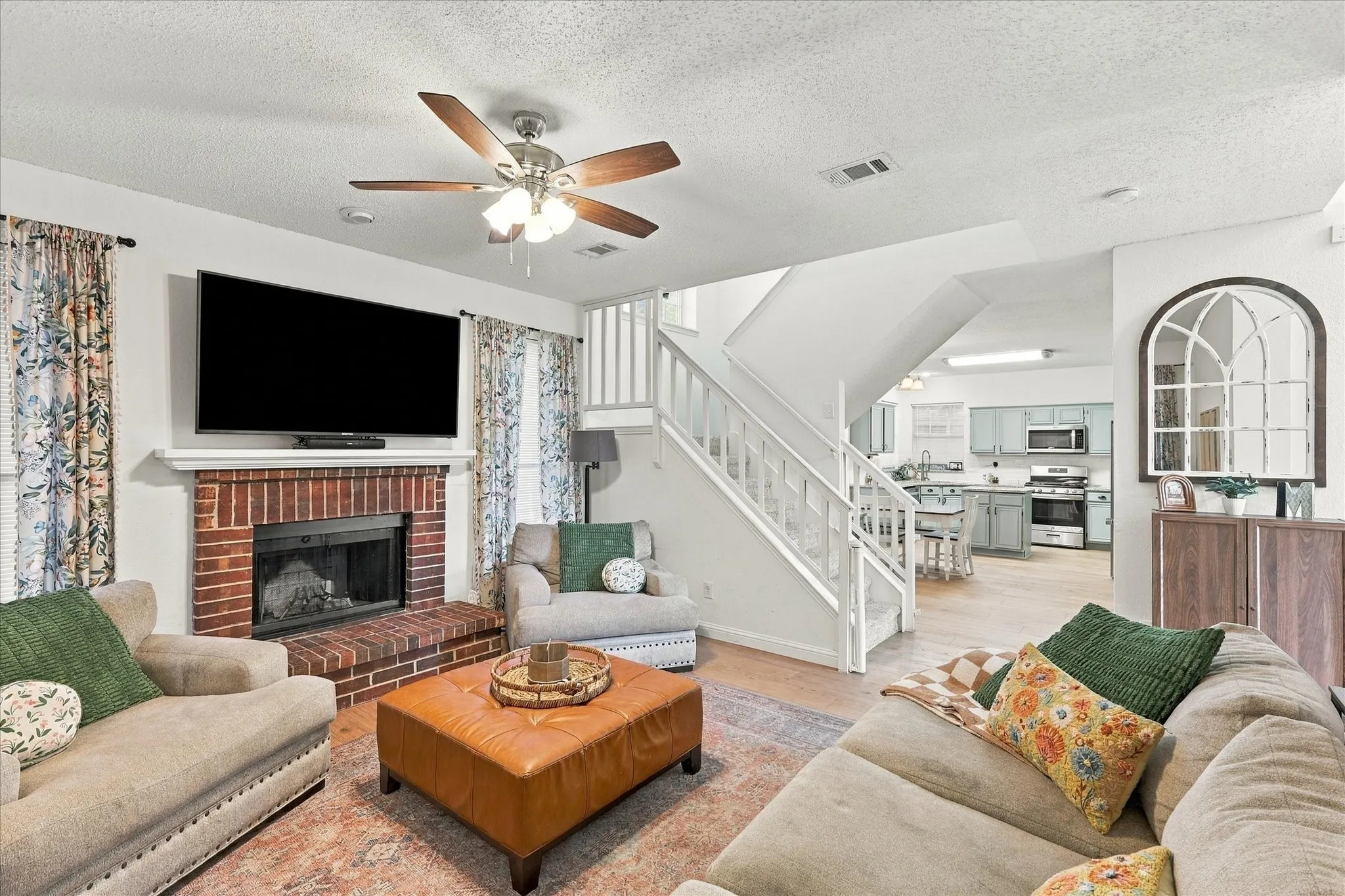 Single Family Residence For Sale in Tarrant County , 4323 Briar Hill Drive, Grand Prairie, Texas 75052, 3 Bedroom, 3 Bathroom, 2 Garage spaces, 2,036 Sqft, built in 1990, mls#21399930, Real Estate Agent in Grand Prairie, Homes For Sale in Tarrant county, Homes For Sale in Grand Prairie, Realtor in Grand Prairie Texas, Real Estate Brokerage Independent Realty Texas, Luminita Cordes Realtor