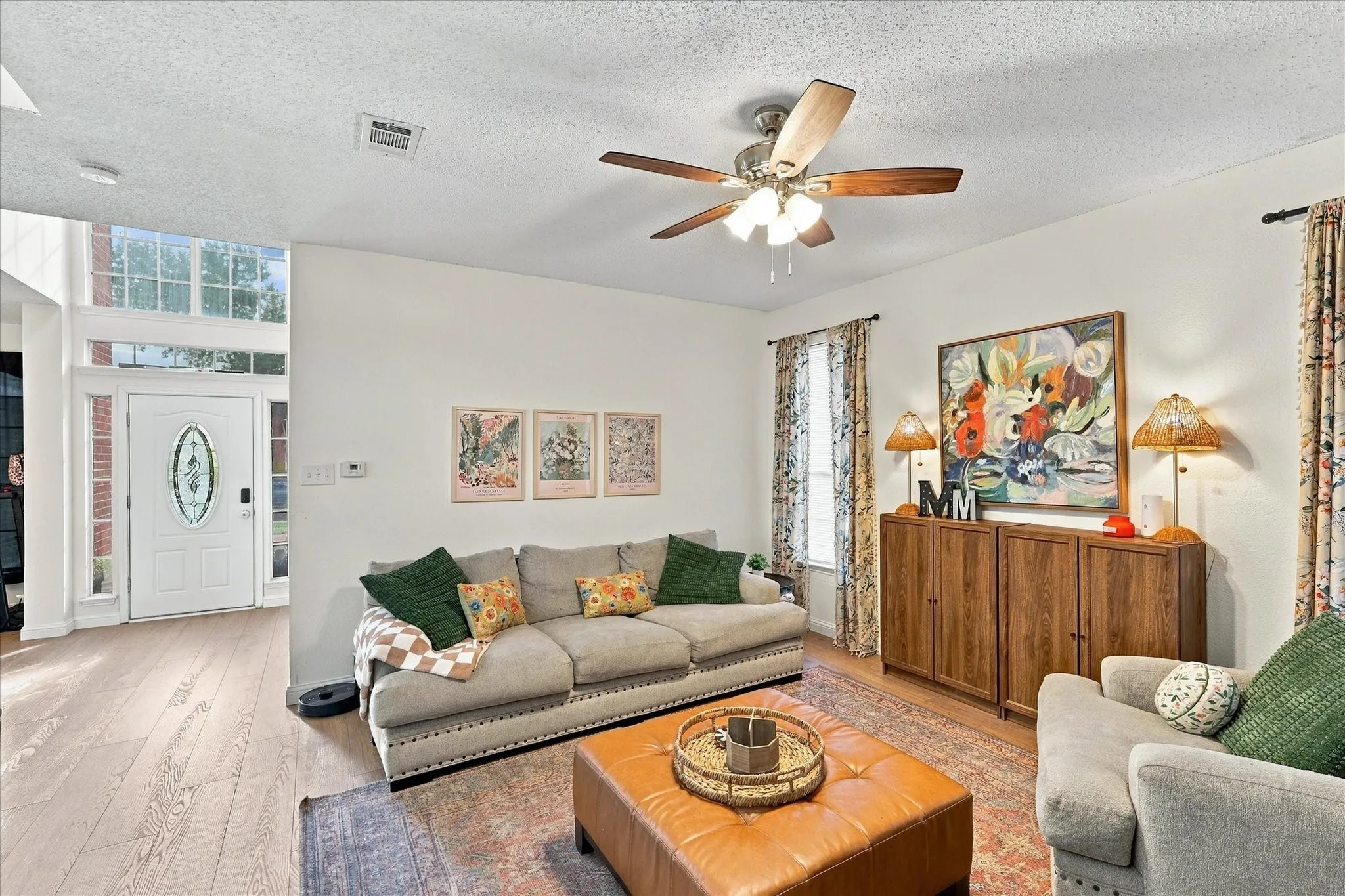 Single Family Residence For Sale in Tarrant County , 4323 Briar Hill Drive, Grand Prairie, Texas 75052, 3 Bedroom, 3 Bathroom, 2 Garage spaces, 2,036 Sqft, built in 1990, mls#21399930, Real Estate Agent in Grand Prairie, Homes For Sale in Tarrant county, Homes For Sale in Grand Prairie, Realtor in Grand Prairie Texas, Real Estate Brokerage Independent Realty Texas, Luminita Cordes Realtor