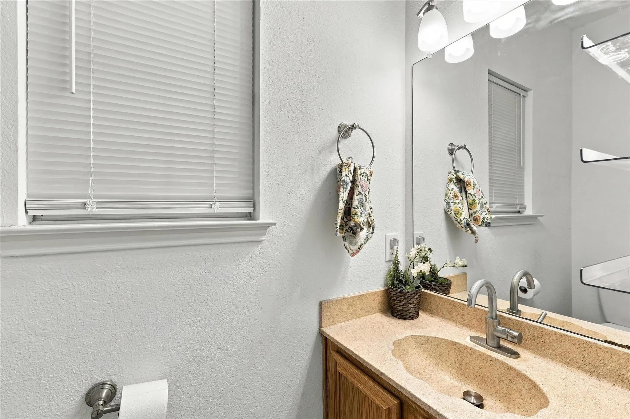Single Family Residence For Sale in Tarrant County , 4323 Briar Hill Drive, Grand Prairie, Texas 75052, 3 Bedroom, 3 Bathroom, 2 Garage spaces, 2,036 Sqft, built in 1990, mls#21399930, Real Estate Agent in Grand Prairie, Homes For Sale in Tarrant county, Homes For Sale in Grand Prairie, Realtor in Grand Prairie Texas, Real Estate Brokerage Independent Realty Texas, Luminita Cordes Realtor