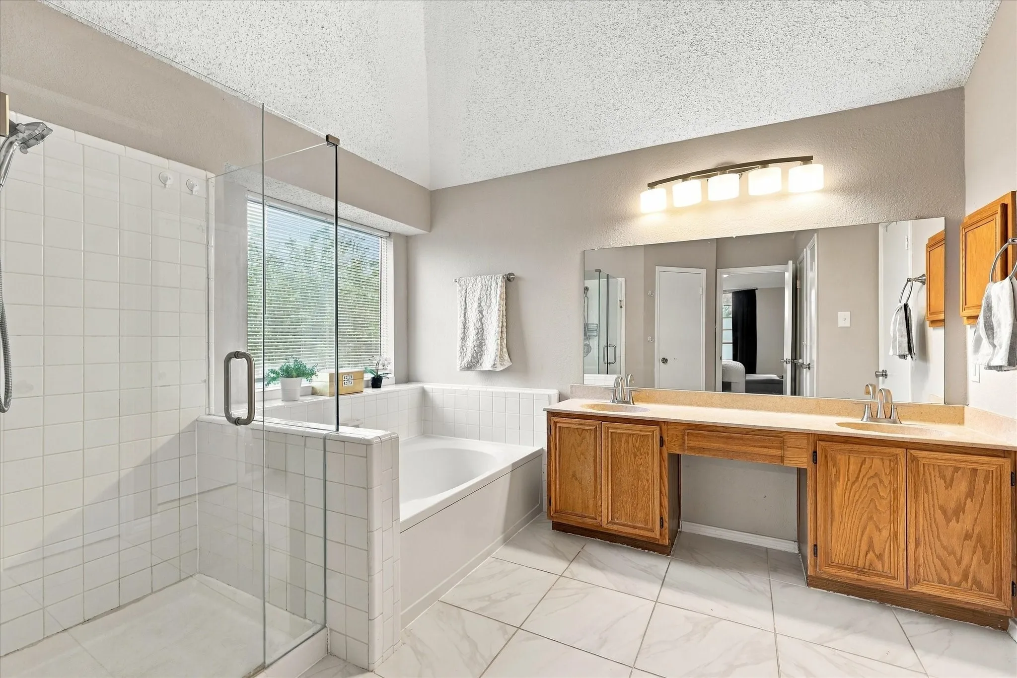 Single Family Residence For Sale in Tarrant County , 4323 Briar Hill Drive, Grand Prairie, Texas 75052, 3 Bedroom, 3 Bathroom, 2 Garage spaces, 2,036 Sqft, built in 1990, mls#21399930, Real Estate Agent in Grand Prairie, Homes For Sale in Tarrant county, Homes For Sale in Grand Prairie, Realtor in Grand Prairie Texas, Real Estate Brokerage Independent Realty Texas, Luminita Cordes Realtor