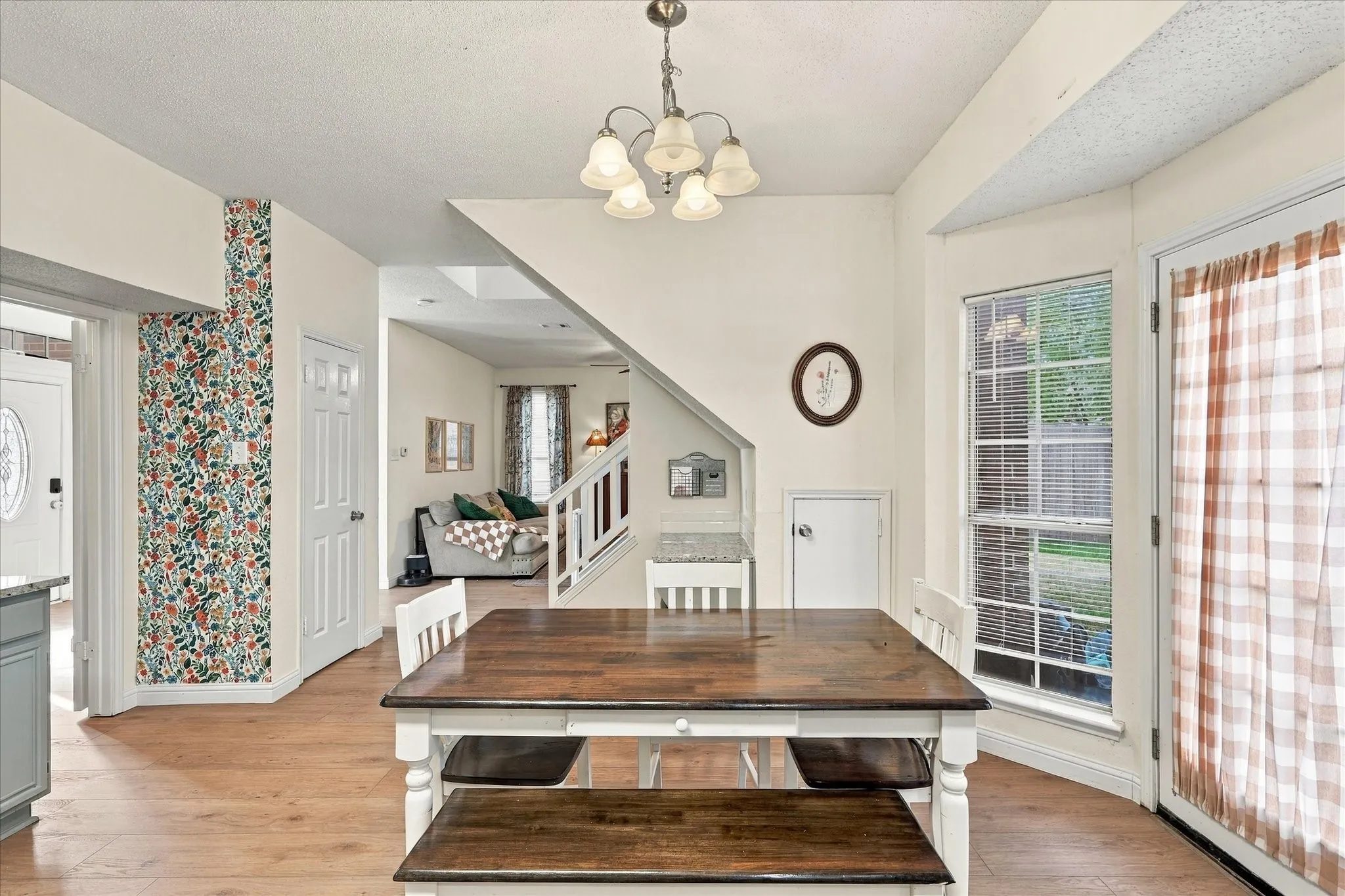 Single Family Residence For Sale in Tarrant County , 4323 Briar Hill Drive, Grand Prairie, Texas 75052, 3 Bedroom, 3 Bathroom, 2 Garage spaces, 2,036 Sqft, built in 1990, mls#21399930, Real Estate Agent in Grand Prairie, Homes For Sale in Tarrant county, Homes For Sale in Grand Prairie, Realtor in Grand Prairie Texas, Real Estate Brokerage Independent Realty Texas, Luminita Cordes Realtor