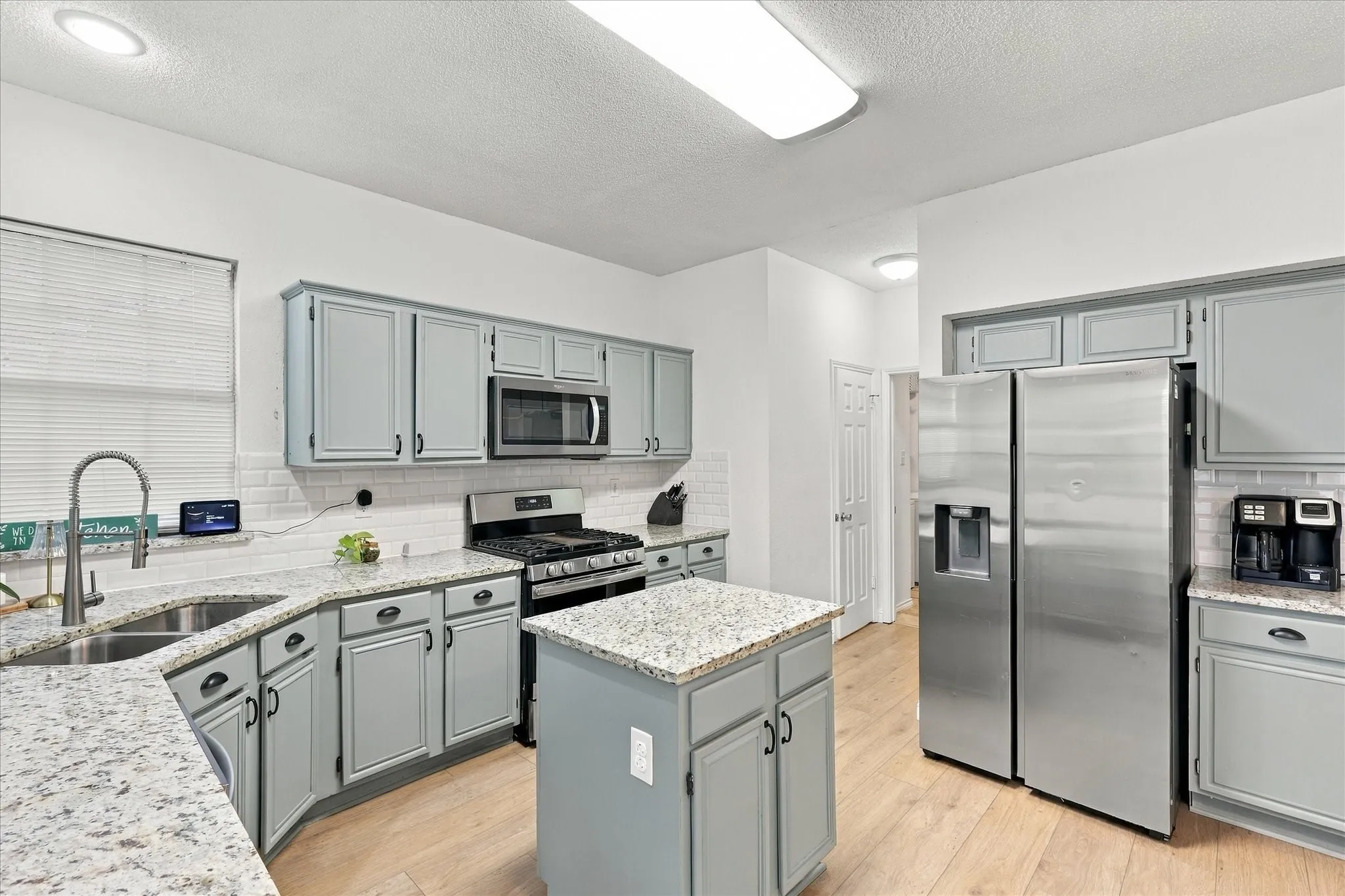 Single Family Residence For Sale in Tarrant County , 4323 Briar Hill Drive, Grand Prairie, Texas 75052, 3 Bedroom, 3 Bathroom, 2 Garage spaces, 2,036 Sqft, built in 1990, mls#21399930, Real Estate Agent in Grand Prairie, Homes For Sale in Tarrant county, Homes For Sale in Grand Prairie, Realtor in Grand Prairie Texas, Real Estate Brokerage Independent Realty Texas, Luminita Cordes Realtor