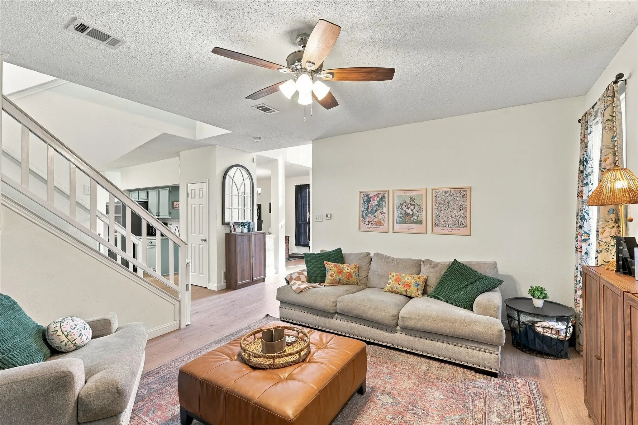 Single Family Residence For Sale in Tarrant County , 4323 Briar Hill Drive, Grand Prairie, Texas 75052, 3 Bedroom, 3 Bathroom, 2 Garage spaces, 2,036 Sqft, built in 1990, mls#21399930, Real Estate Agent in Grand Prairie, Homes For Sale in Tarrant county, Homes For Sale in Grand Prairie, Realtor in Grand Prairie Texas, Real Estate Brokerage Independent Realty Texas, Luminita Cordes Realtor