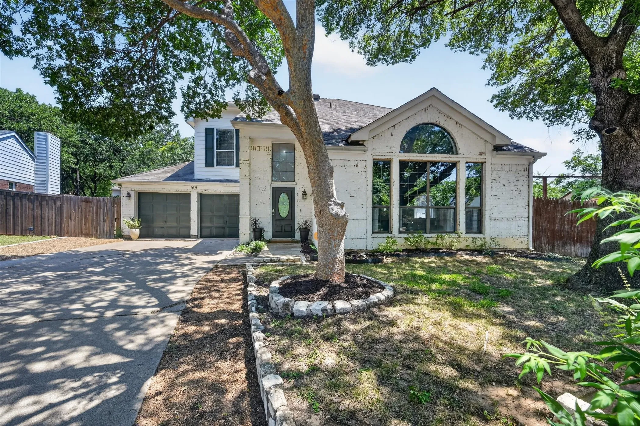 Single Family Residence For Sale in Denton County , 519 Fox Creek Court, Denton, Texas 76209, 3 Bedroom, 3 Bathroom, 2 Garage spaces, 2,237 Sqft, built in 1987, mls#21401662, Real Estate Agent in Denton, Homes For Sale in Denton county, Homes For Sale in Denton, Realtor in Denton Texas, Real Estate Brokerage Independent Realty Texas, Luminita Cordes Realtor