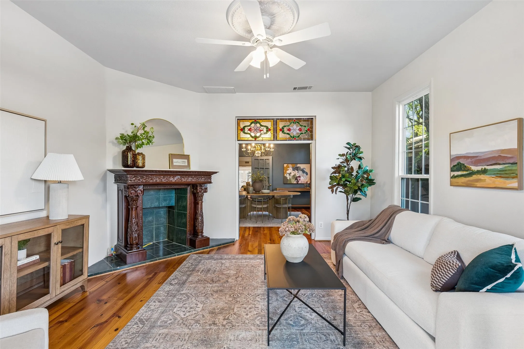 Single Family Residence For Sale in Dallas County , 807 N Tyler Street, Dallas, Texas 75208, 2 Bedroom, 2 Bathroom, 4 Garage spaces, 2,832 Sqft, built in 1925, mls#21401653, Real Estate Agent in Dallas, Homes For Sale in Dallas county, Homes For Sale in Dallas, Realtor in Dallas Texas, Real Estate Brokerage Independent Realty Texas, Luminita Cordes Realtor