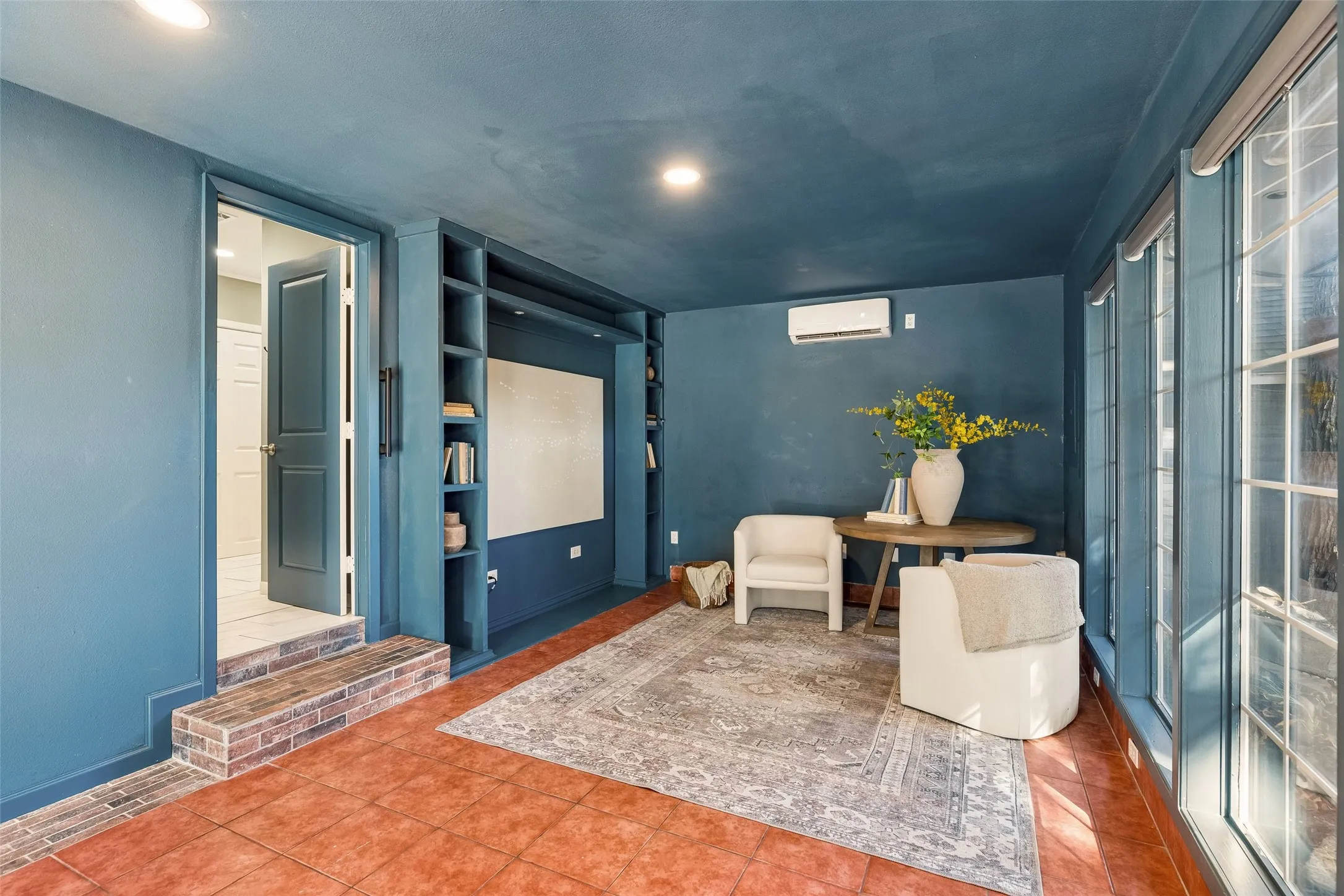 Single Family Residence For Sale in Dallas County , 807 N Tyler Street, Dallas, Texas 75208, 2 Bedroom, 2 Bathroom, 4 Garage spaces, 2,832 Sqft, built in 1925, mls#21401653, Real Estate Agent in Dallas, Homes For Sale in Dallas county, Homes For Sale in Dallas, Realtor in Dallas Texas, Real Estate Brokerage Independent Realty Texas, Luminita Cordes Realtor