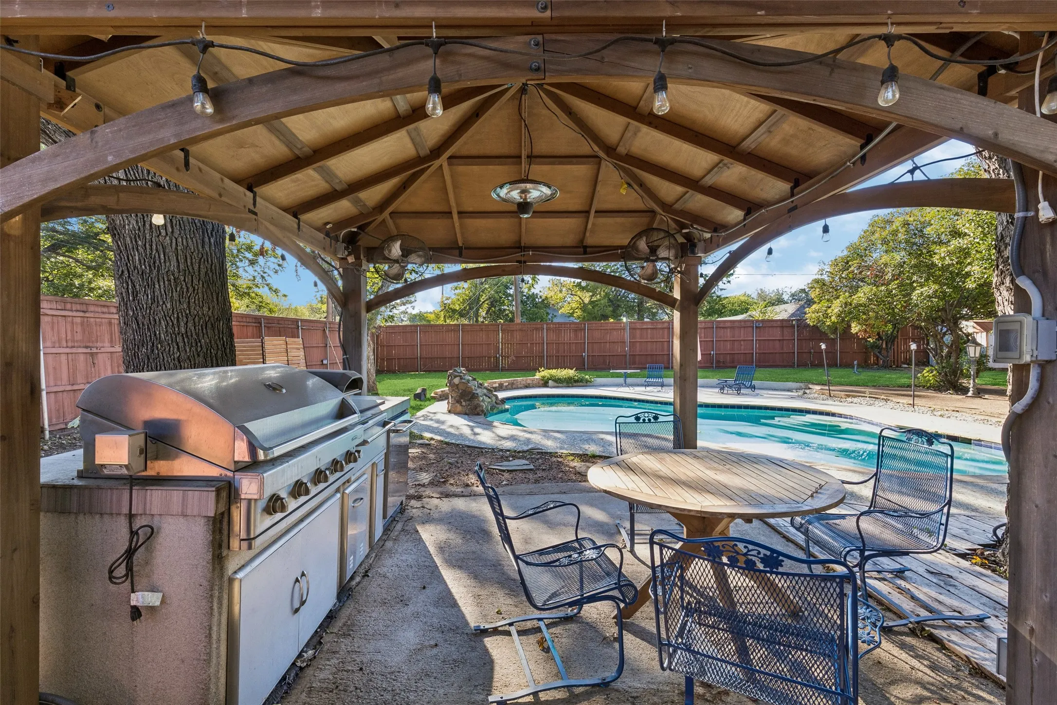 Outdoor Kitchen