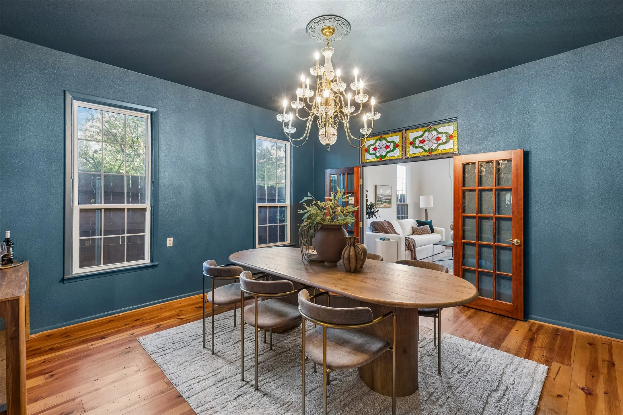 Single Family Residence For Sale in Dallas County , 807 N Tyler Street, Dallas, Texas 75208, 2 Bedroom, 2 Bathroom, 4 Garage spaces, 2,832 Sqft, built in 1925, mls#21401653, Real Estate Agent in Dallas, Homes For Sale in Dallas county, Homes For Sale in Dallas, Realtor in Dallas Texas, Real Estate Brokerage Independent Realty Texas, Luminita Cordes Realtor
