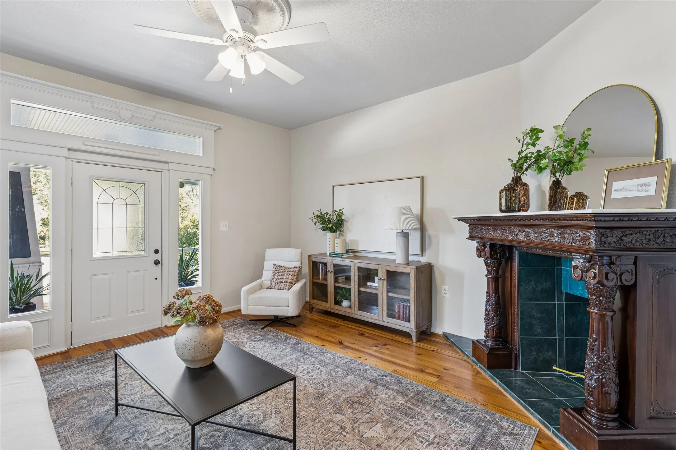 Single Family Residence For Sale in Dallas County , 807 N Tyler Street, Dallas, Texas 75208, 2 Bedroom, 2 Bathroom, 4 Garage spaces, 2,832 Sqft, built in 1925, mls#21401653, Real Estate Agent in Dallas, Homes For Sale in Dallas county, Homes For Sale in Dallas, Realtor in Dallas Texas, Real Estate Brokerage Independent Realty Texas, Luminita Cordes Realtor