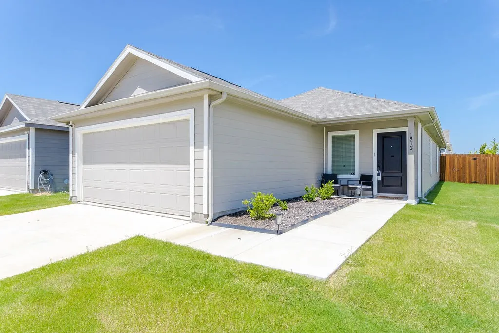 Single Family Residence For Rent in Kaufman County , 1912 Wild Orchard Lane, Crandall, Texas 75114, 3 Bedroom, 2 Bathroom, 2 Garage spaces, 1,363 Sqft, built in 2024, mls#21401772, Real Estate Agent in Crandall, Homes For Rent in Kaufman county, Homes For Rent in Crandall, Realtor in Crandall Texas, Real Estate Brokerage Independent Realty Texas, Luminita Cordes Realtor