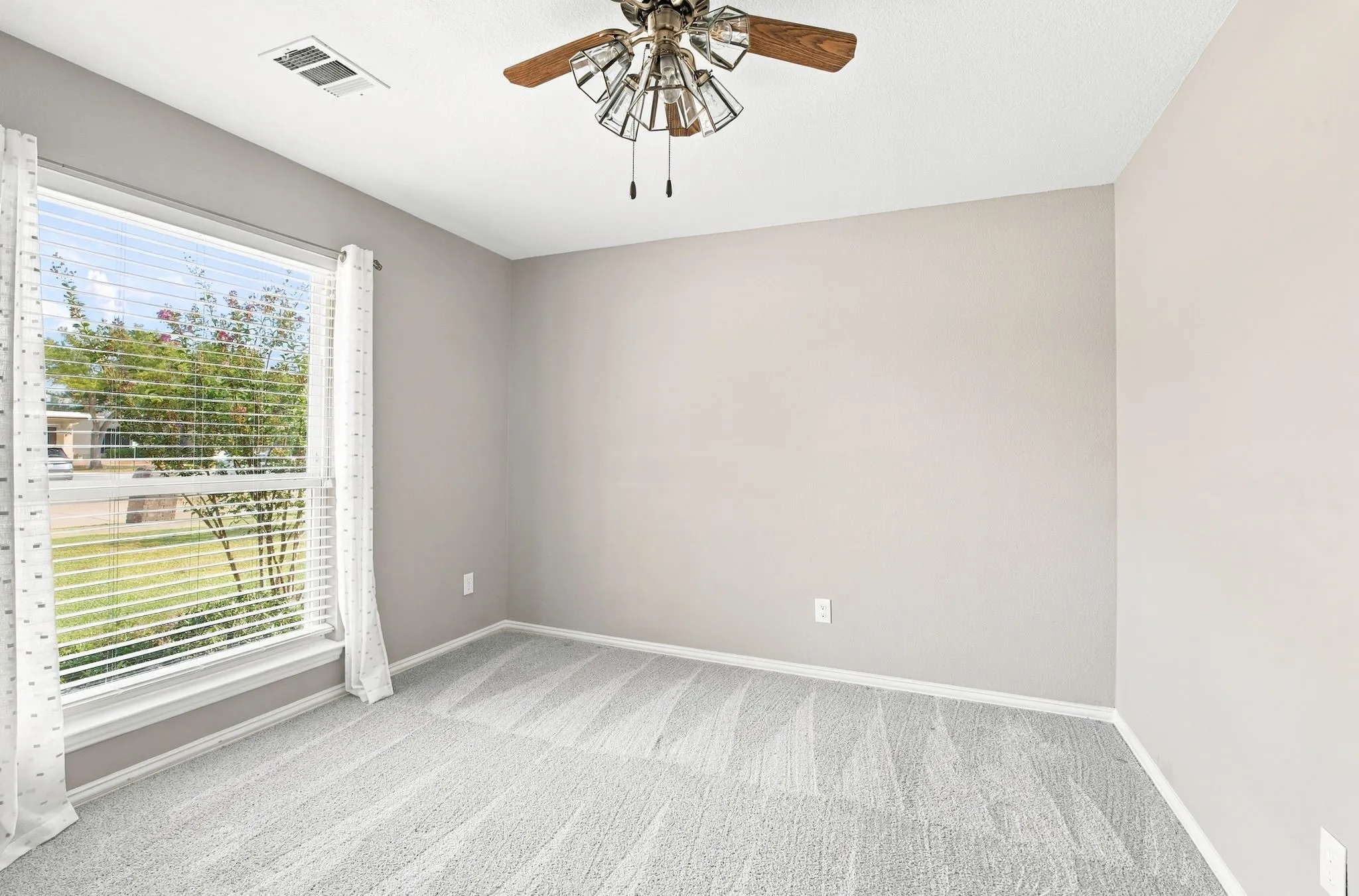 Single Family Residence For Sale in Collin County , 920 Springwood Lane, Wylie, Texas 75098, 4 Bedroom, 2 Bathroom, 2 Garage spaces, 2,152 Sqft, built in 1998, mls#21400529, Real Estate Agent in Wylie, Homes For Sale in Collin county, Homes For Sale in Wylie, Realtor in Wylie Texas, Real Estate Brokerage Independent Realty Texas, Luminita Cordes Realtor