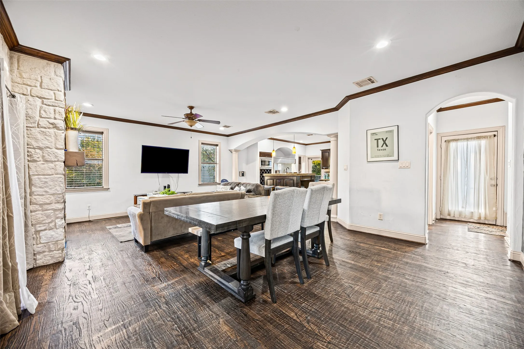 Level 2 dining room
