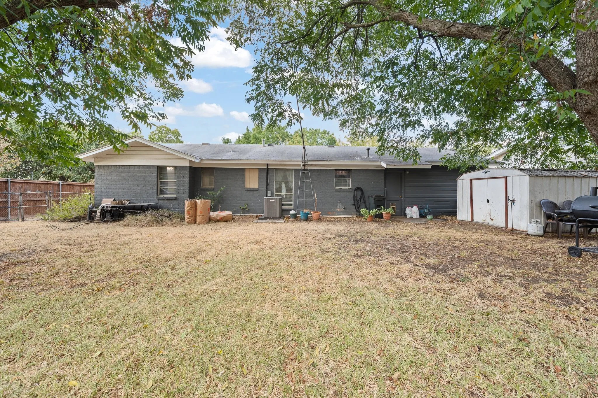 Single Family Residence For Sale in Johnson County , 508 NW Newton Drive, Burleson, Texas 76028, 3 Bedroom, 2 Bathroom, 1 Garage spaces, 1,193 Sqft, built in 1970, mls#21401760, Real Estate Agent in Burleson, Homes For Sale in Johnson county, Homes For Sale in Burleson, Realtor in Burleson Texas, Real Estate Brokerage Independent Realty Texas, Luminita Cordes Realtor
