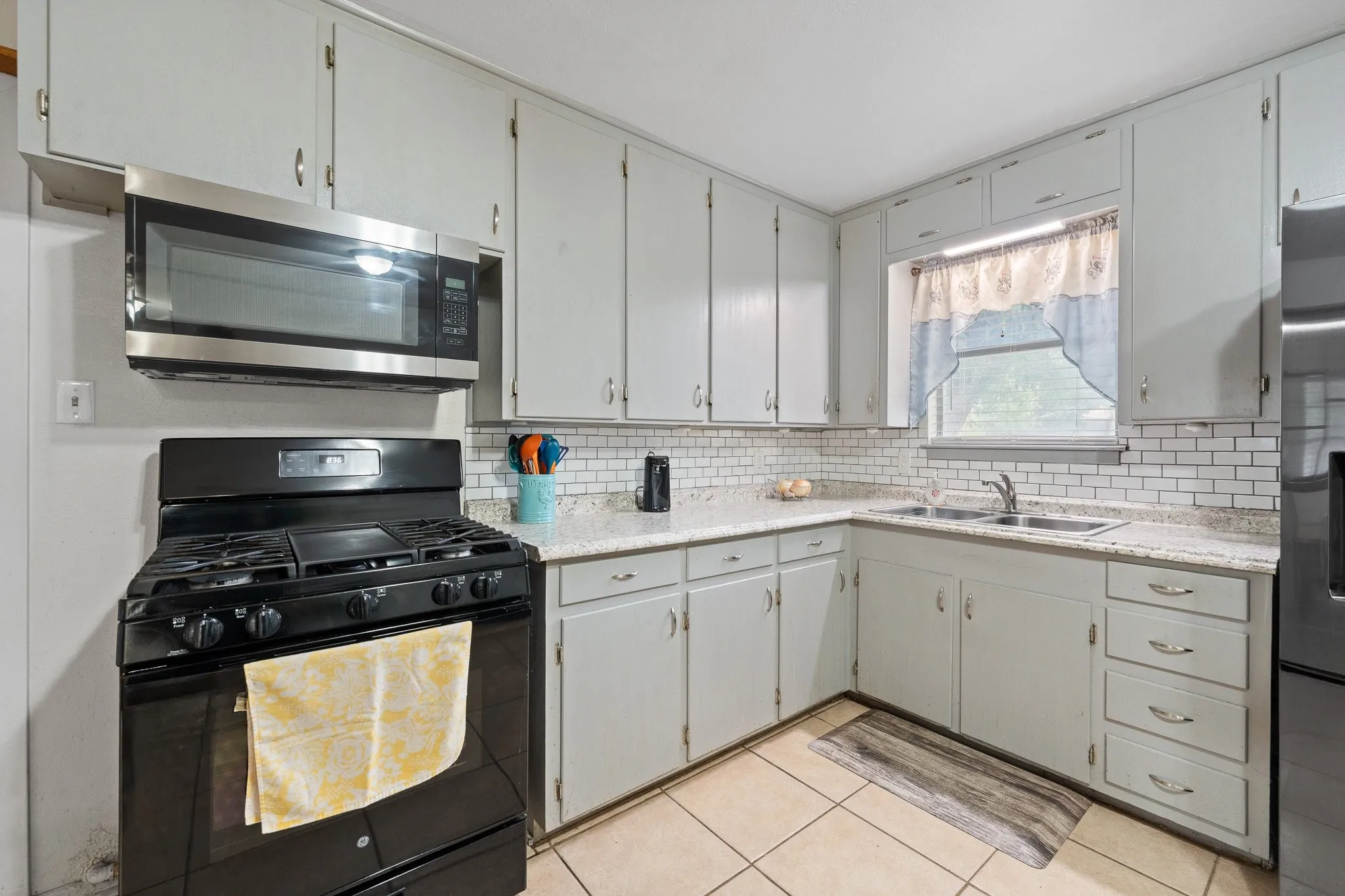 Single Family Residence For Sale in Johnson County , 508 NW Newton Drive, Burleson, Texas 76028, 3 Bedroom, 2 Bathroom, 1 Garage spaces, 1,193 Sqft, built in 1970, mls#21401760, Real Estate Agent in Burleson, Homes For Sale in Johnson county, Homes For Sale in Burleson, Realtor in Burleson Texas, Real Estate Brokerage Independent Realty Texas, Luminita Cordes Realtor