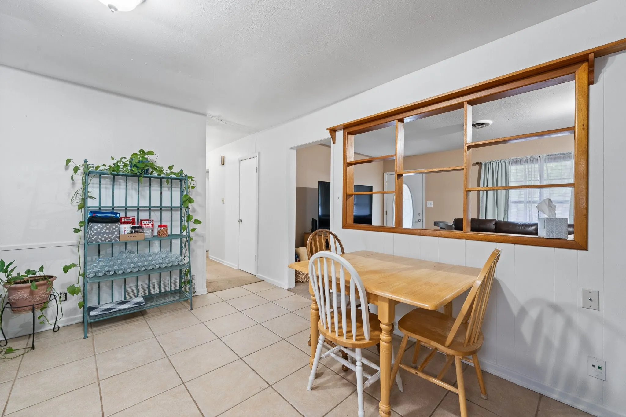 Single Family Residence For Sale in Johnson County , 508 NW Newton Drive, Burleson, Texas 76028, 3 Bedroom, 2 Bathroom, 1 Garage spaces, 1,193 Sqft, built in 1970, mls#21401760, Real Estate Agent in Burleson, Homes For Sale in Johnson county, Homes For Sale in Burleson, Realtor in Burleson Texas, Real Estate Brokerage Independent Realty Texas, Luminita Cordes Realtor