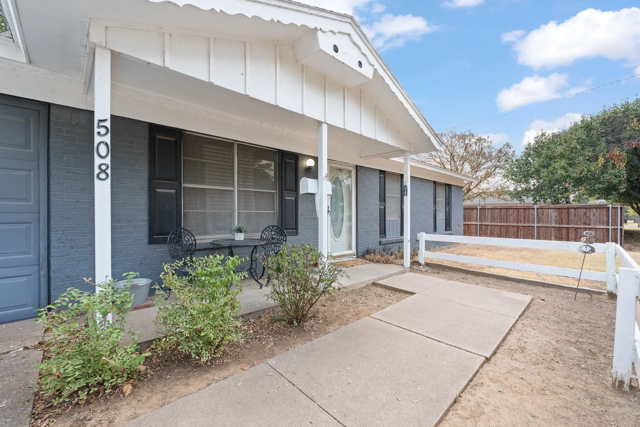 Single Family Residence For Sale in Johnson County , 508 NW Newton Drive, Burleson, Texas 76028, 3 Bedroom, 2 Bathroom, 1 Garage spaces, 1,193 Sqft, built in 1970, mls#21401760, Real Estate Agent in Burleson, Homes For Sale in Johnson county, Homes For Sale in Burleson, Realtor in Burleson Texas, Real Estate Brokerage Independent Realty Texas, Luminita Cordes Realtor