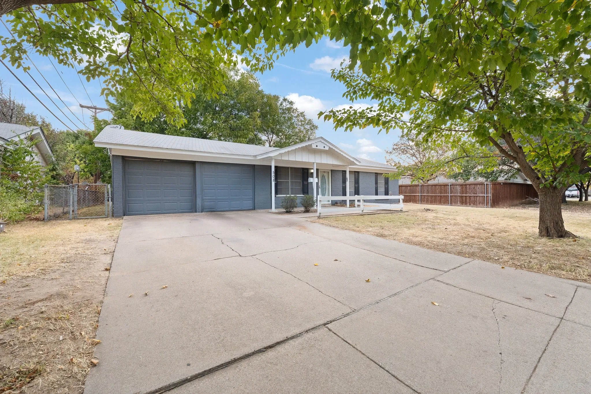 Single Family Residence For Sale in Johnson County , 508 NW Newton Drive, Burleson, Texas 76028, 3 Bedroom, 2 Bathroom, 1 Garage spaces, 1,193 Sqft, built in 1970, mls#21401760, Real Estate Agent in Burleson, Homes For Sale in Johnson county, Homes For Sale in Burleson, Realtor in Burleson Texas, Real Estate Brokerage Independent Realty Texas, Luminita Cordes Realtor