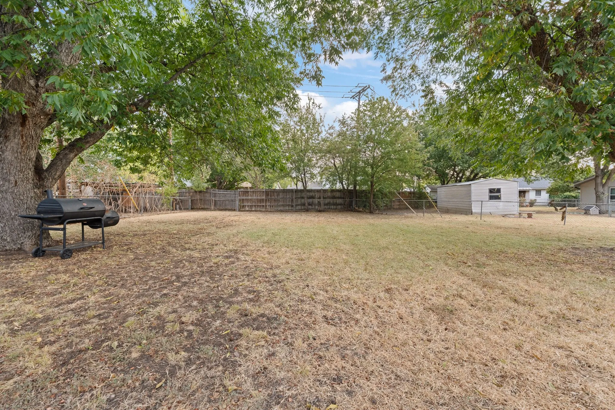 Single Family Residence For Sale in Johnson County , 508 NW Newton Drive, Burleson, Texas 76028, 3 Bedroom, 2 Bathroom, 1 Garage spaces, 1,193 Sqft, built in 1970, mls#21401760, Real Estate Agent in Burleson, Homes For Sale in Johnson county, Homes For Sale in Burleson, Realtor in Burleson Texas, Real Estate Brokerage Independent Realty Texas, Luminita Cordes Realtor